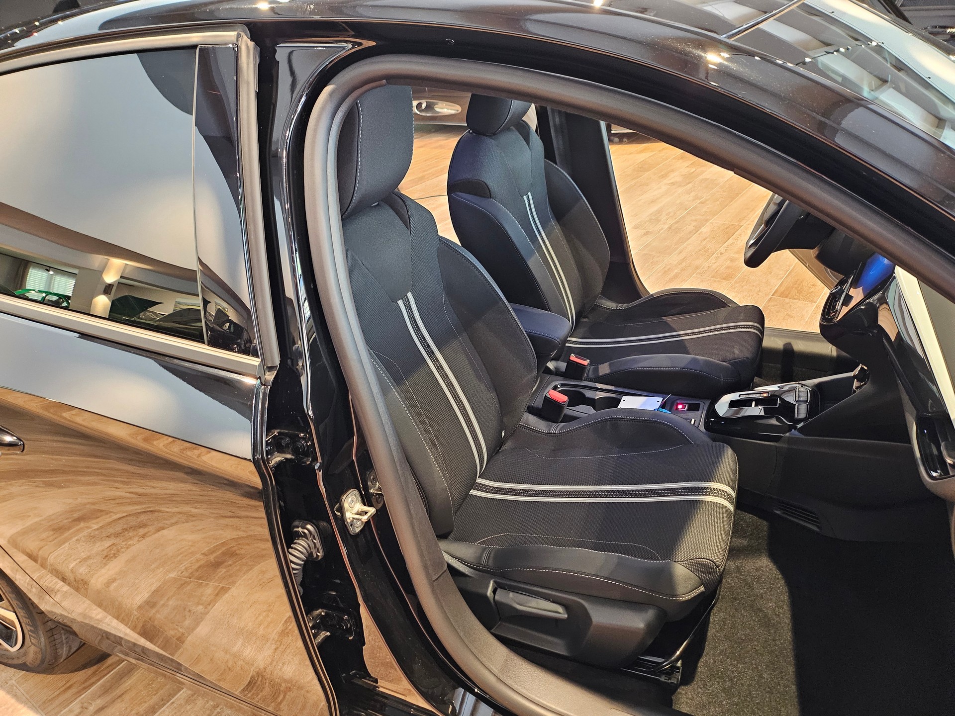 OPEL Corsa 1.2 MHEV GS-Line đ„145 PSđ„ 8-fachđ„-image-18