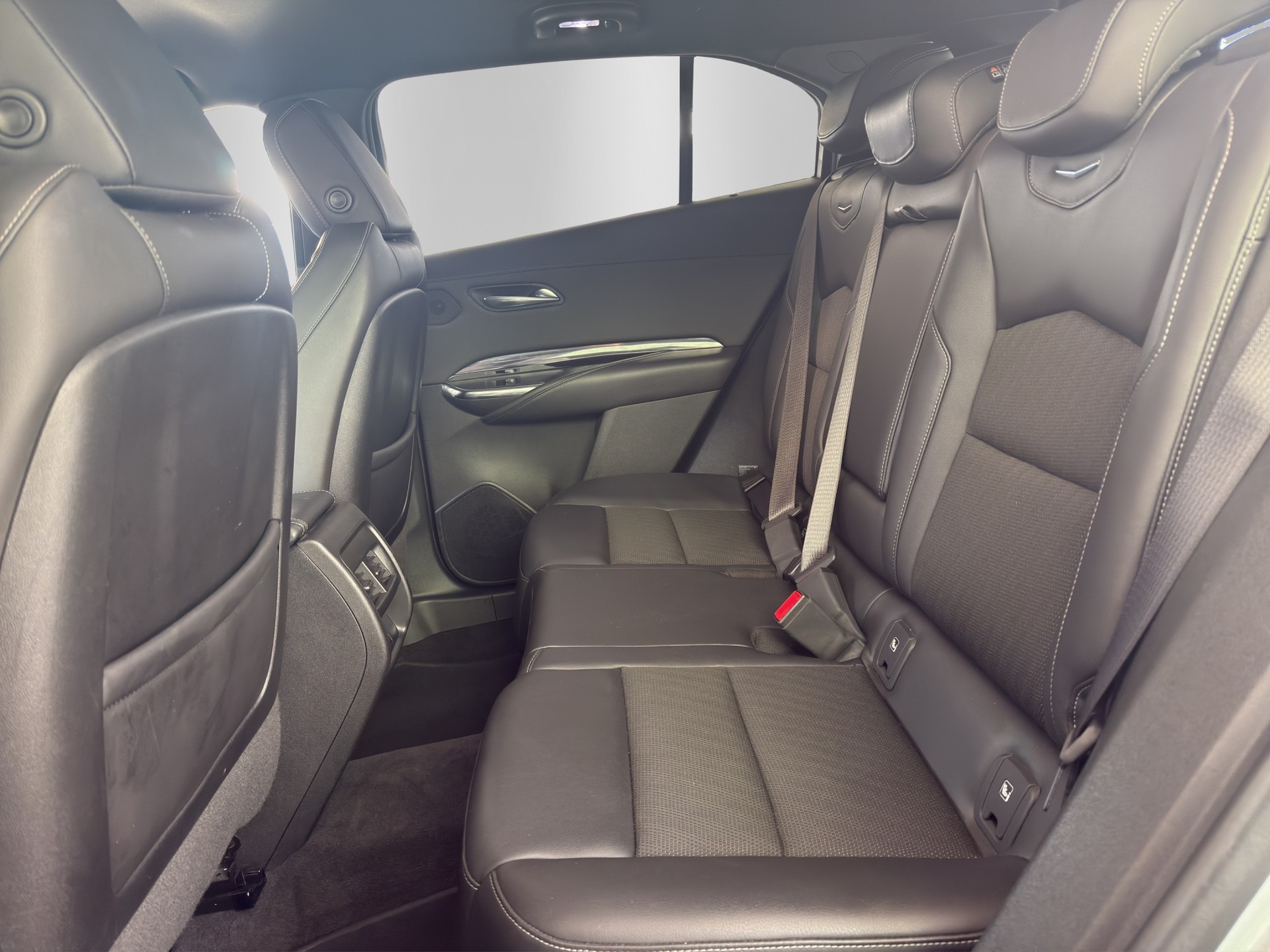 CADILLAC XT4 350D 2.0 Premium Luxury Automat-image-13