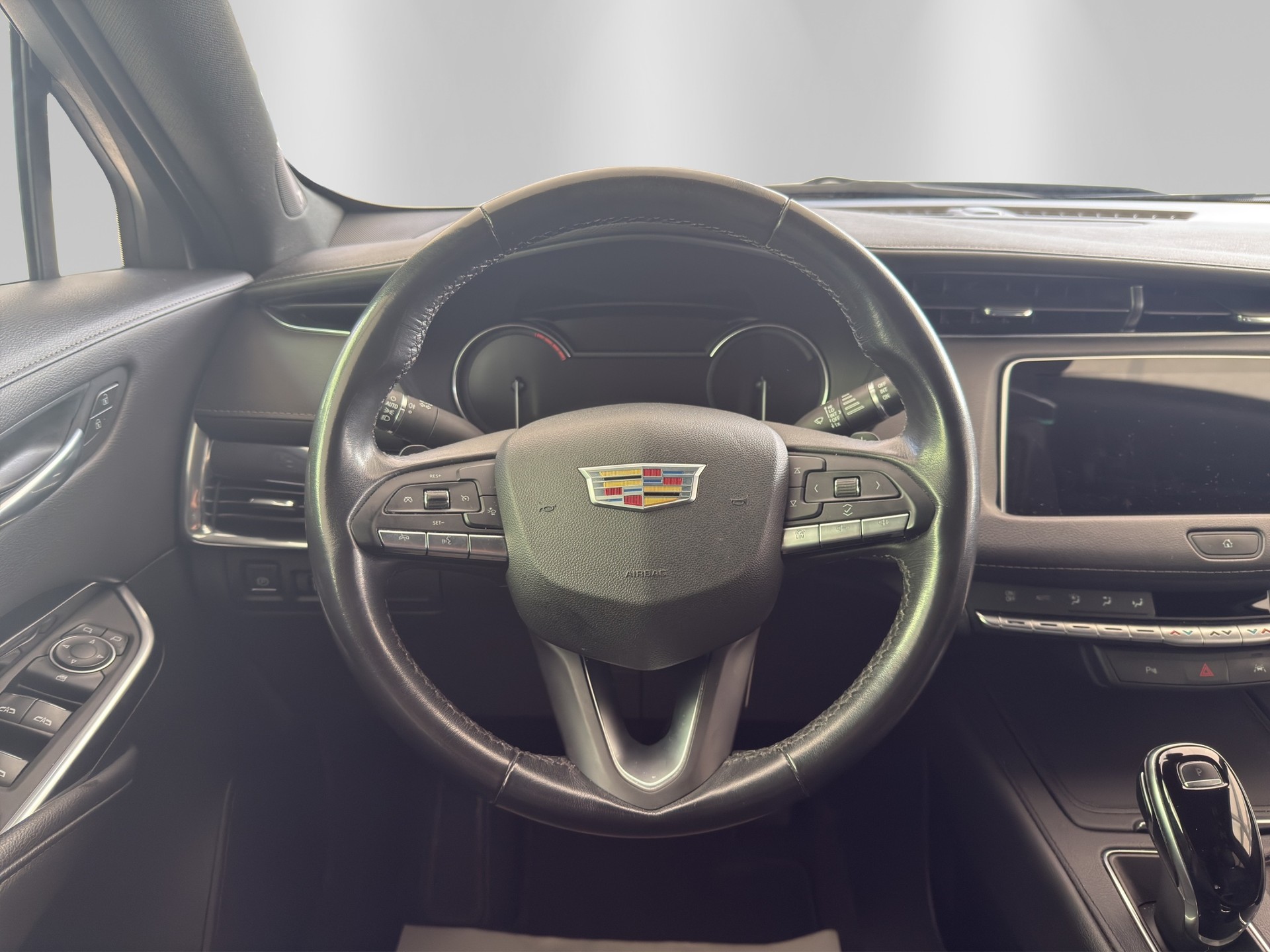 CADILLAC XT4 350D 2.0 Premium Luxury Automat-image-9