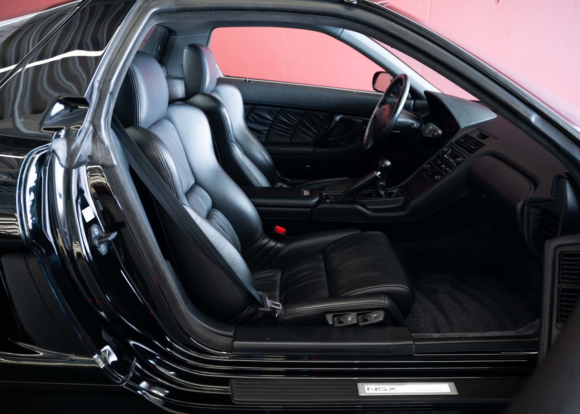HONDA NSX 3.0i-24 V6 (Swiss car, 1st paint, 1st hand, full Honda service history, mint condition)-image-22