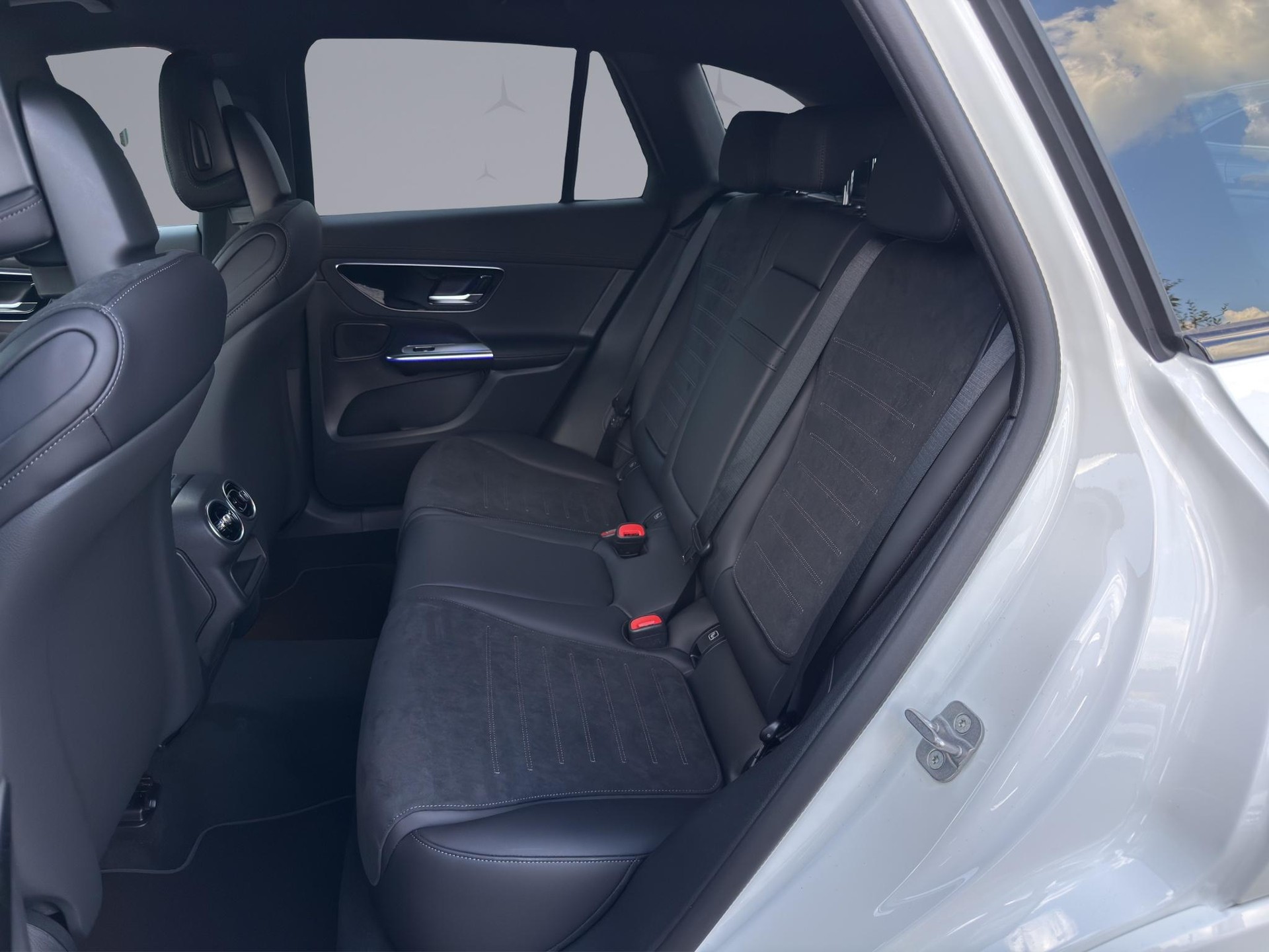 MERCEDES-BENZ GLC-Klasse X254 GLC 200 AMG Line 4matic-image-11