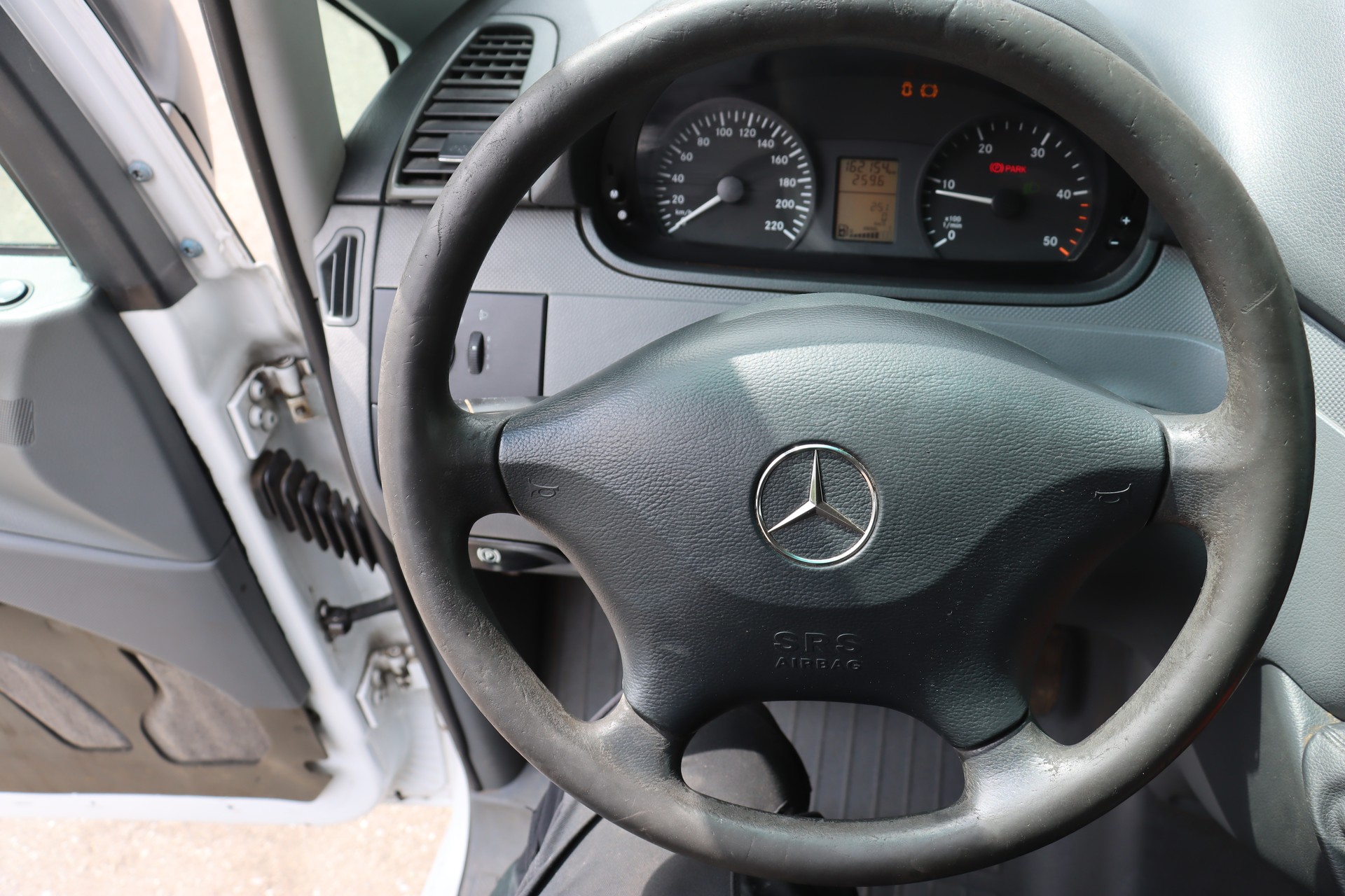MERCEDES-BENZ Vito 111 CDI-image-19