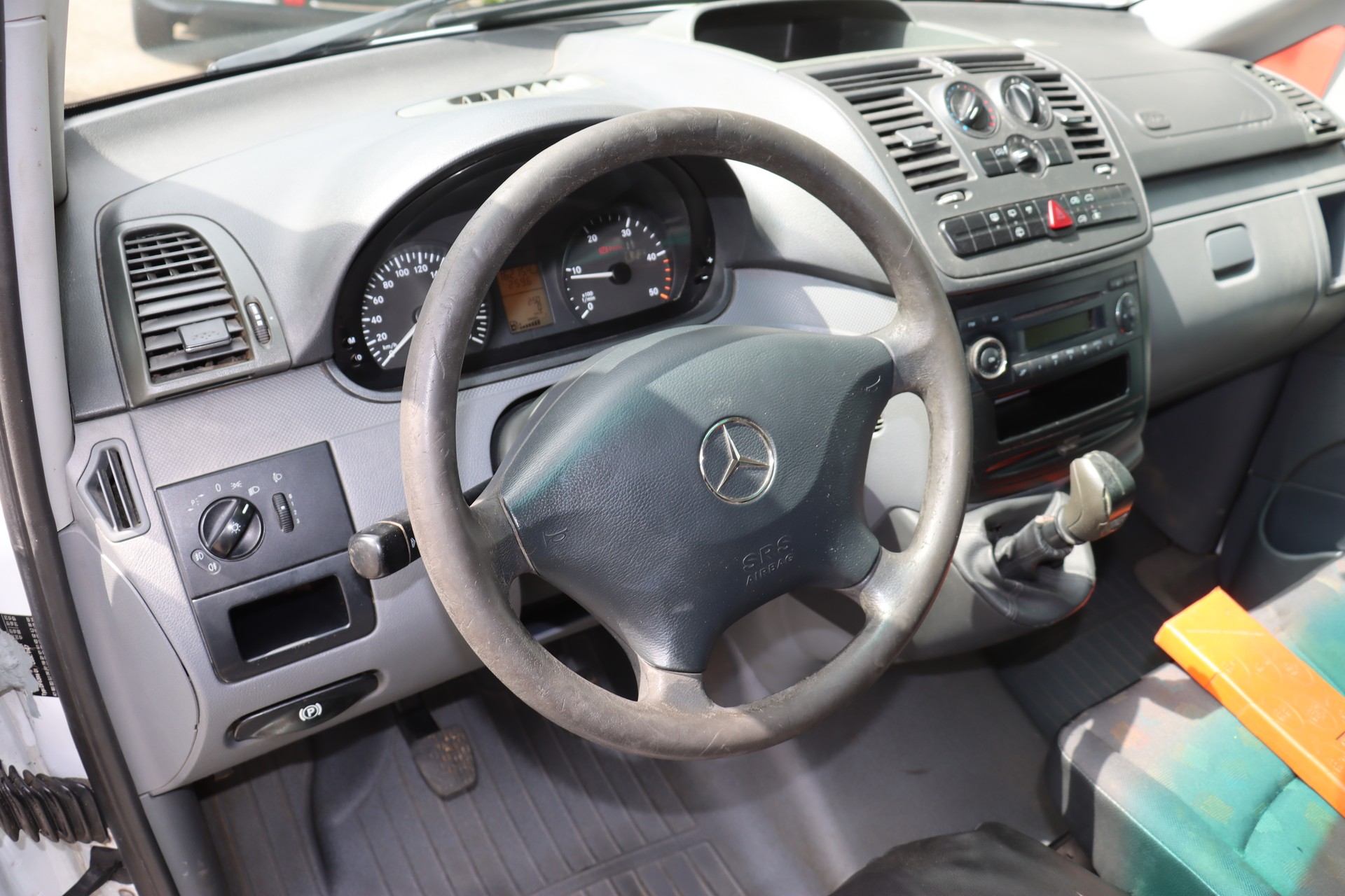 MERCEDES-BENZ Vito 111 CDI-image-17