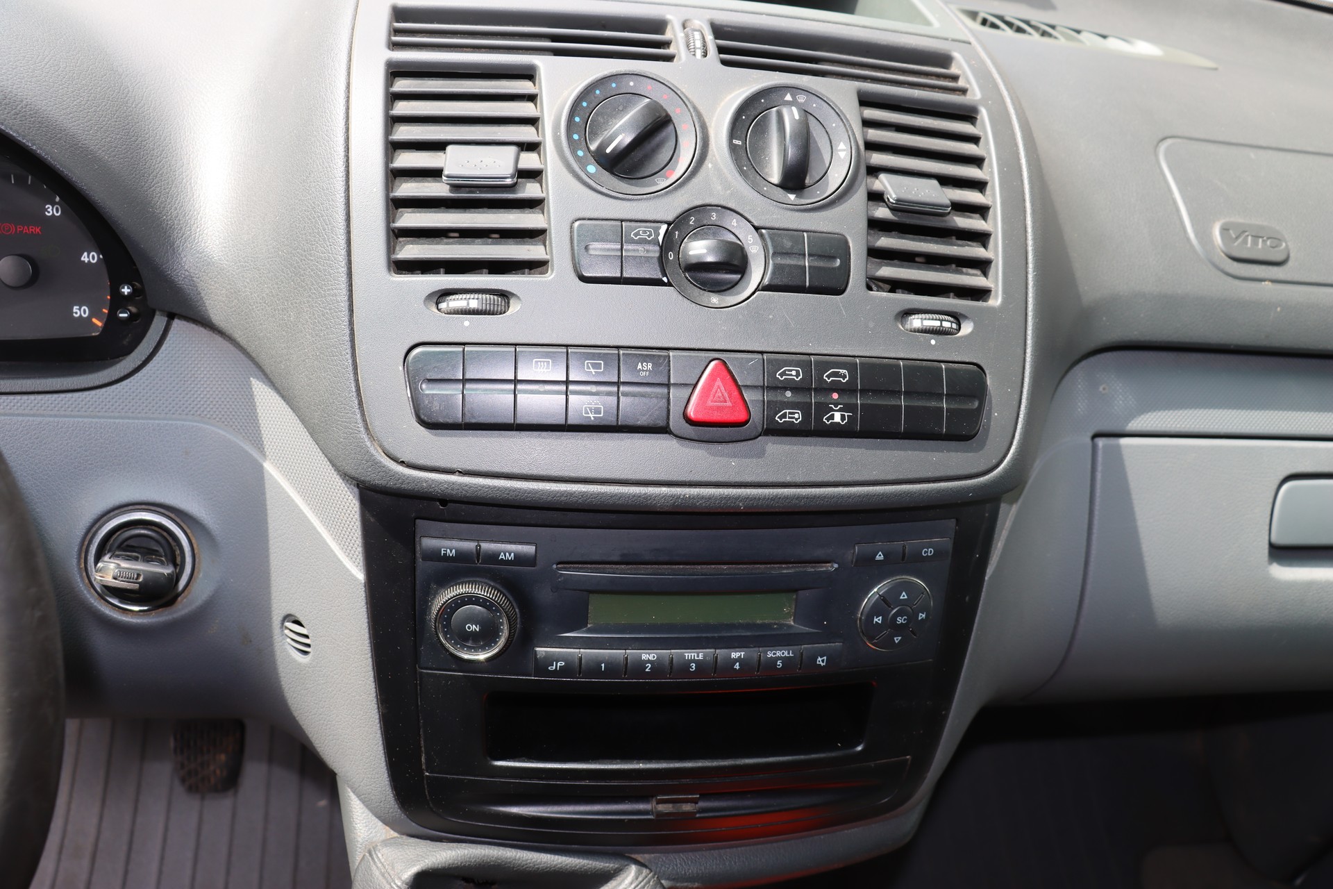 MERCEDES-BENZ Vito 111 CDI-image-18