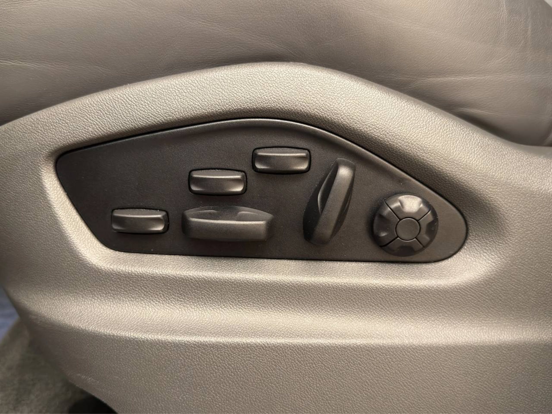 PORSCHE Cayenne E-Hybrid-image-24