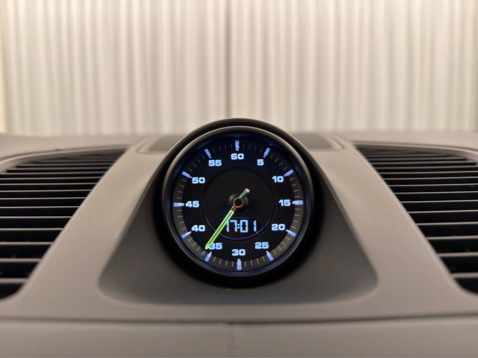 PORSCHE Cayenne E-Hybrid-image-23
