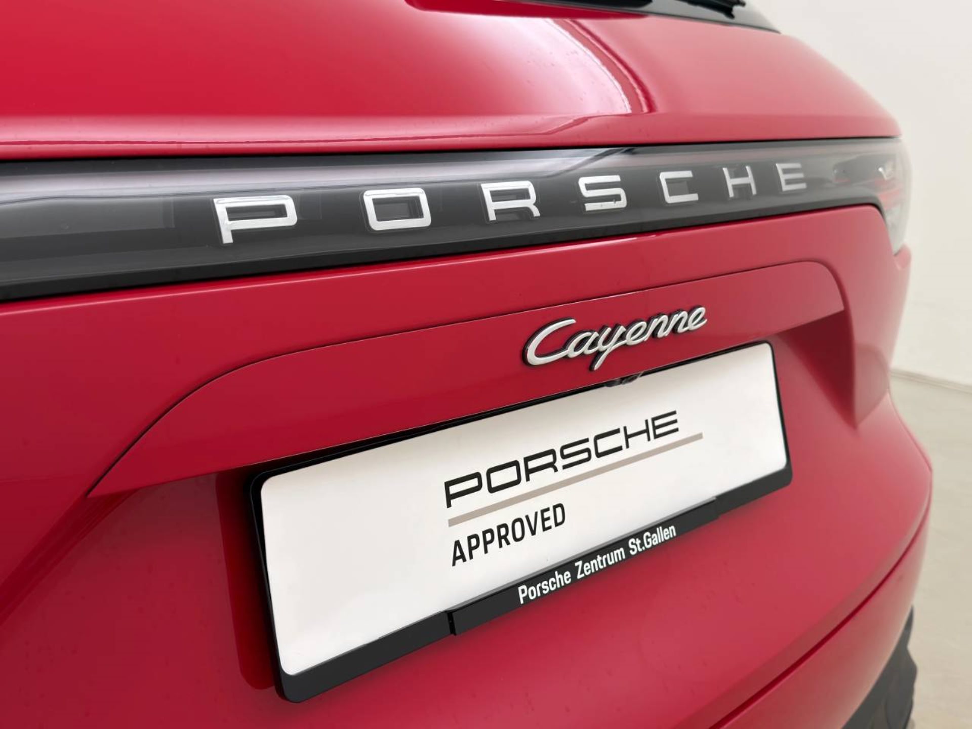 PORSCHE Cayenne E-Hybrid-image-12