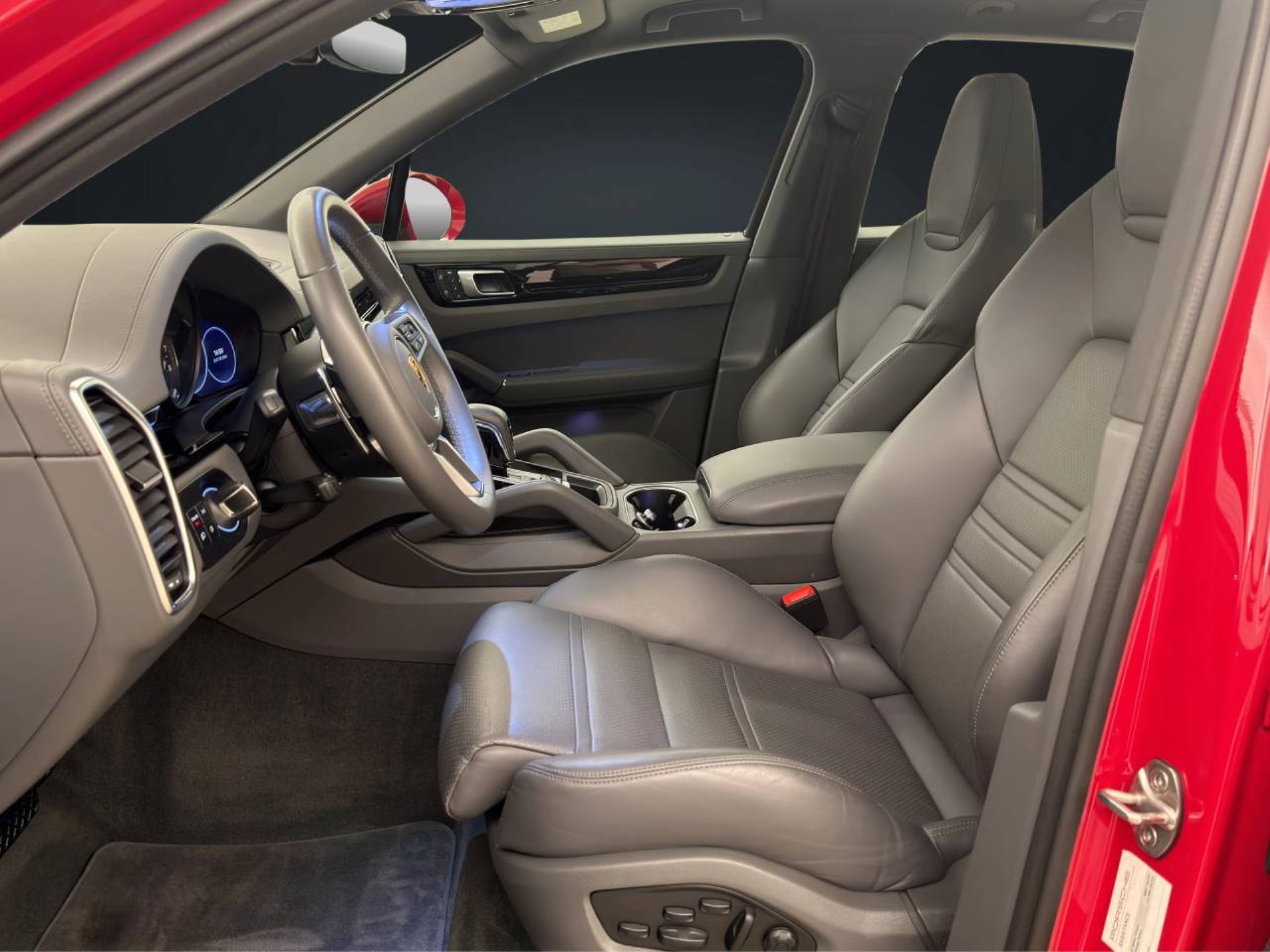 PORSCHE Cayenne E-Hybrid-image-4