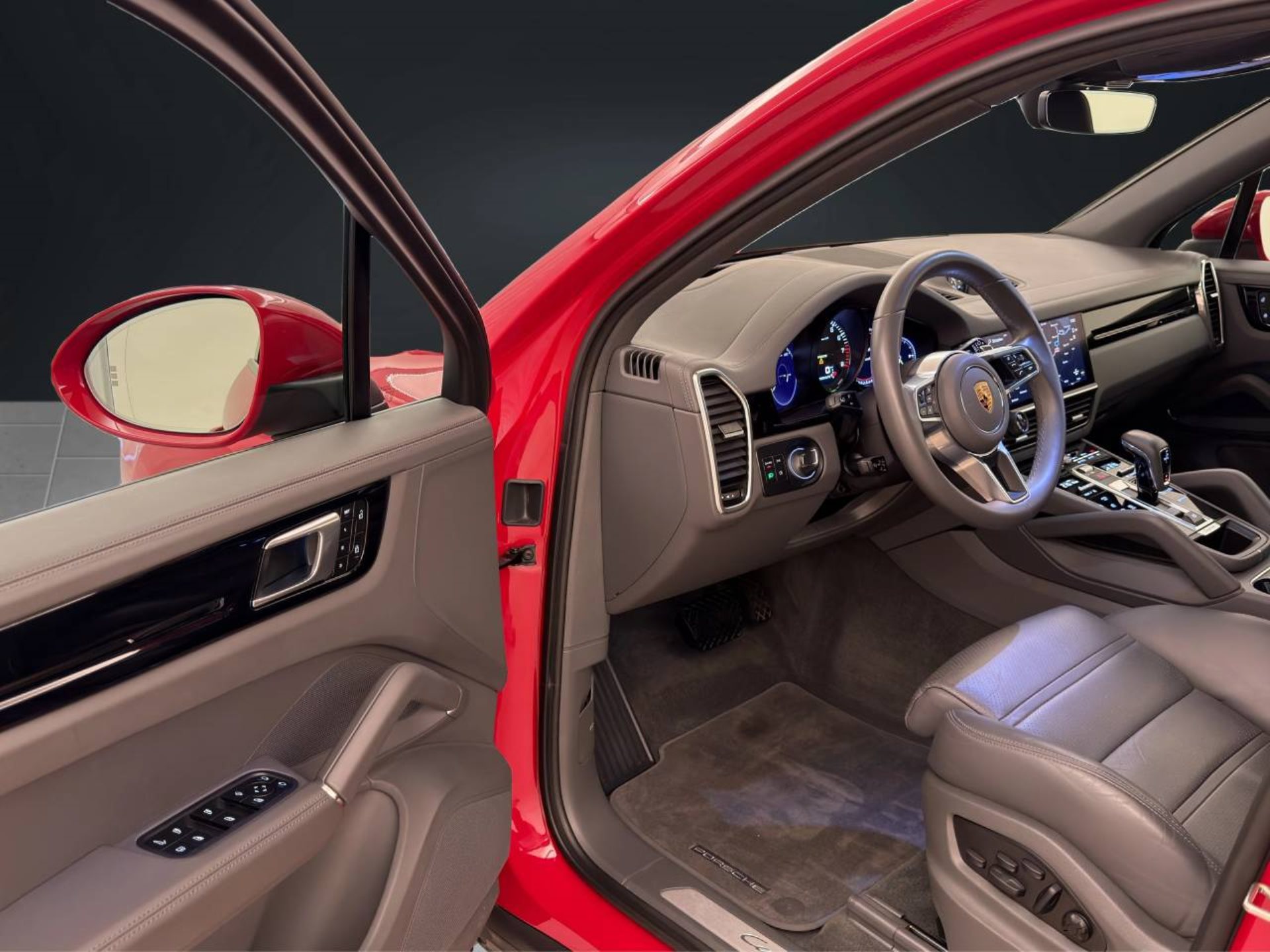 PORSCHE Cayenne E-Hybrid-image-3
