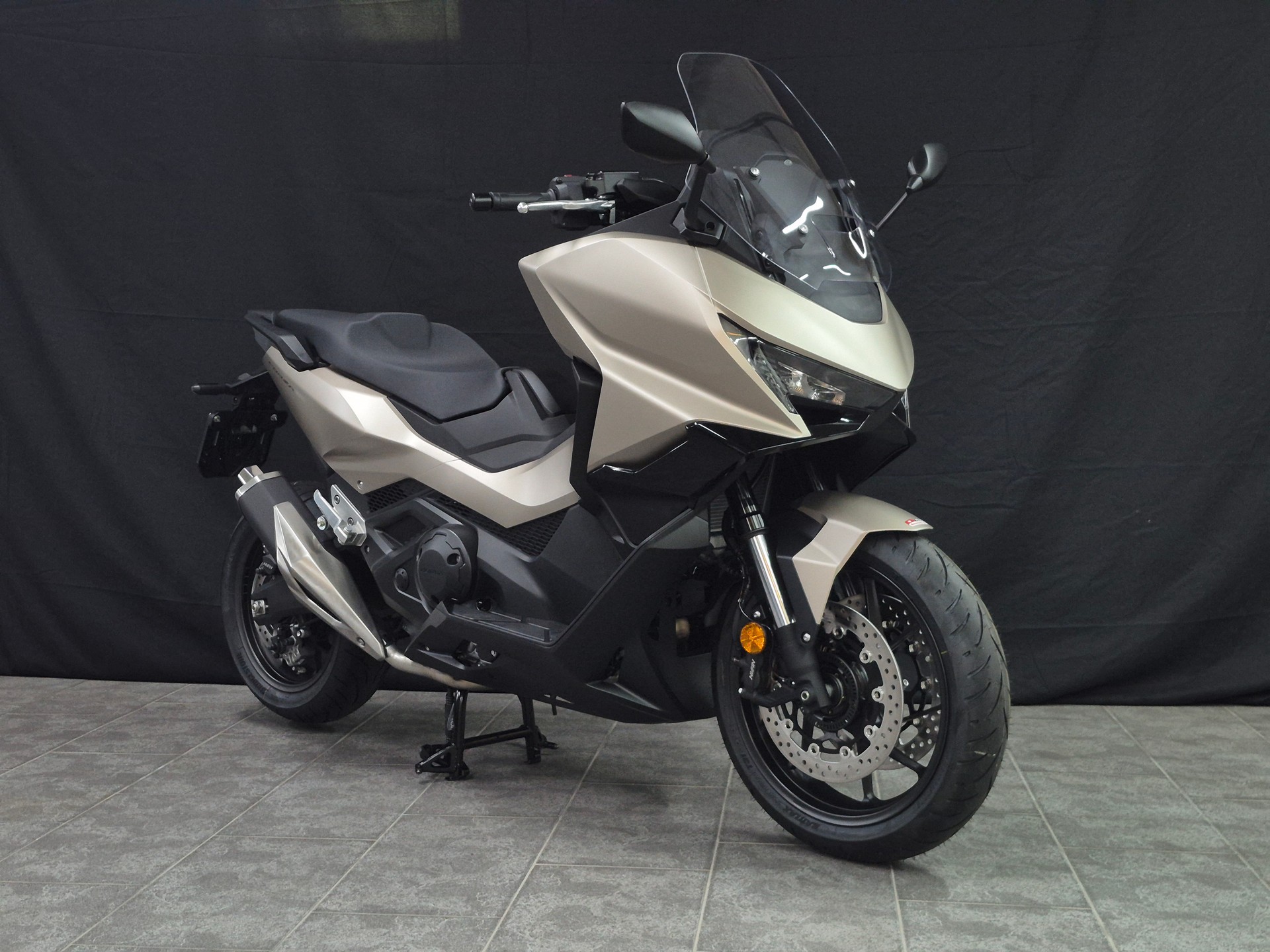 HONDA NSS 750-showroom-element-2