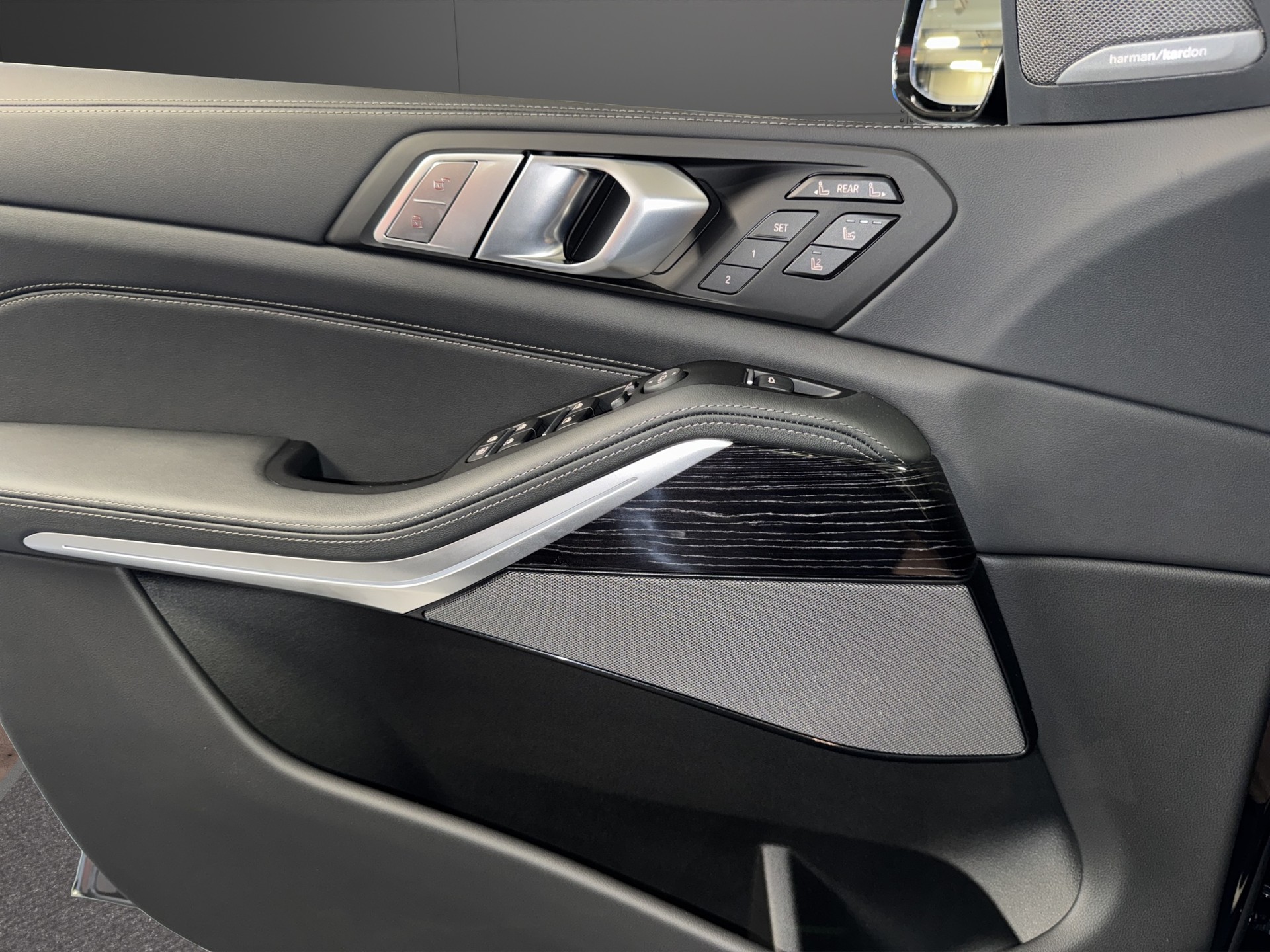 BMW X7 40d xDrive SAG-image-17