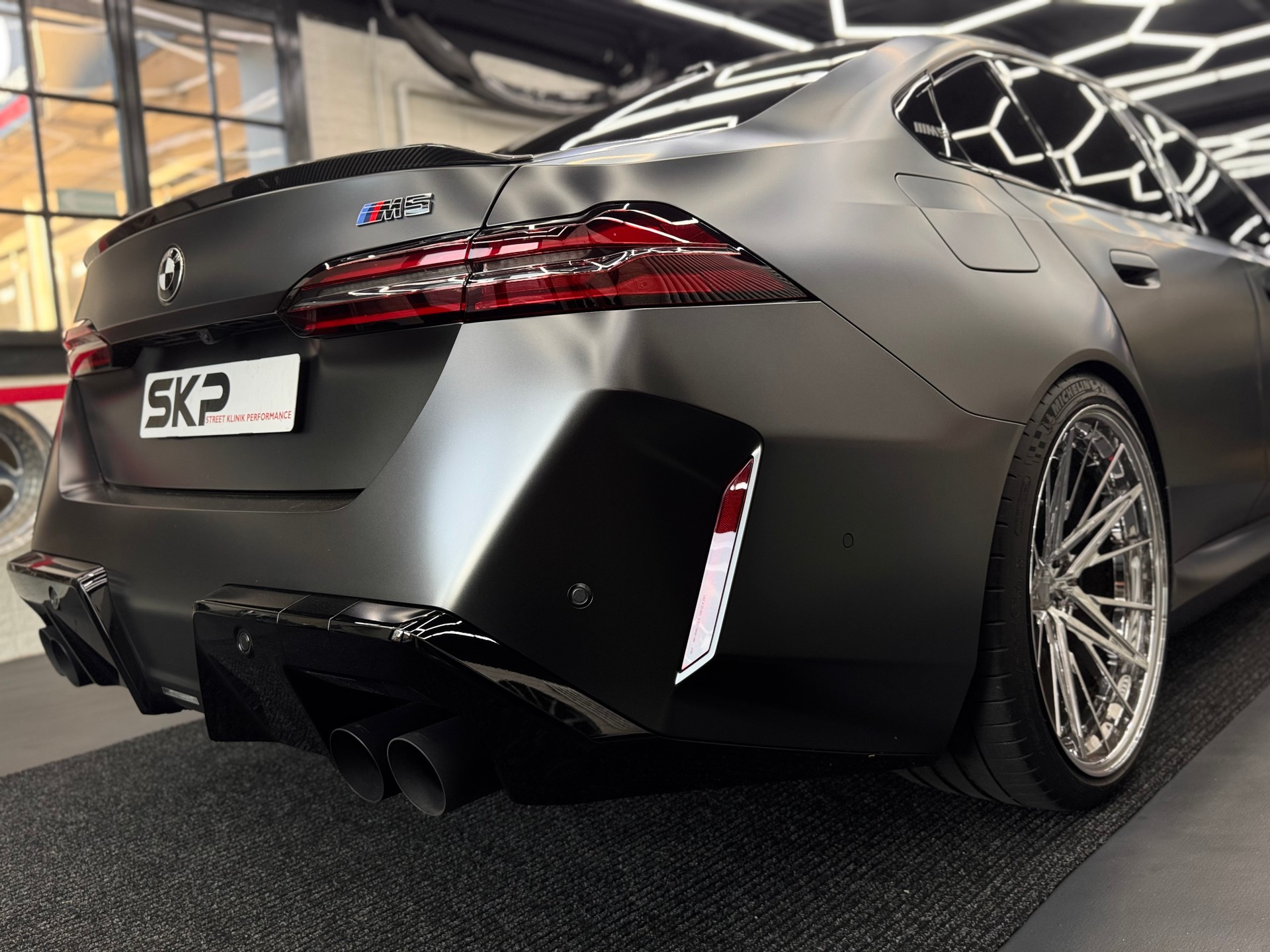 BMW M5 xDrive-image-6