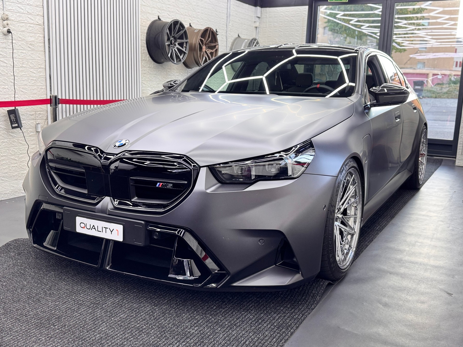 BMW M5 xDrive-image-2