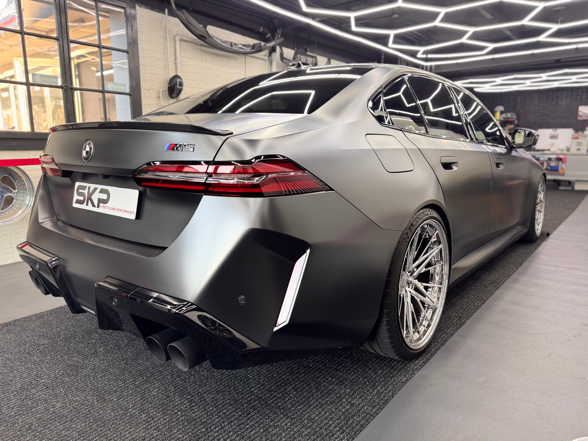 BMW M5 xDrive-image-4