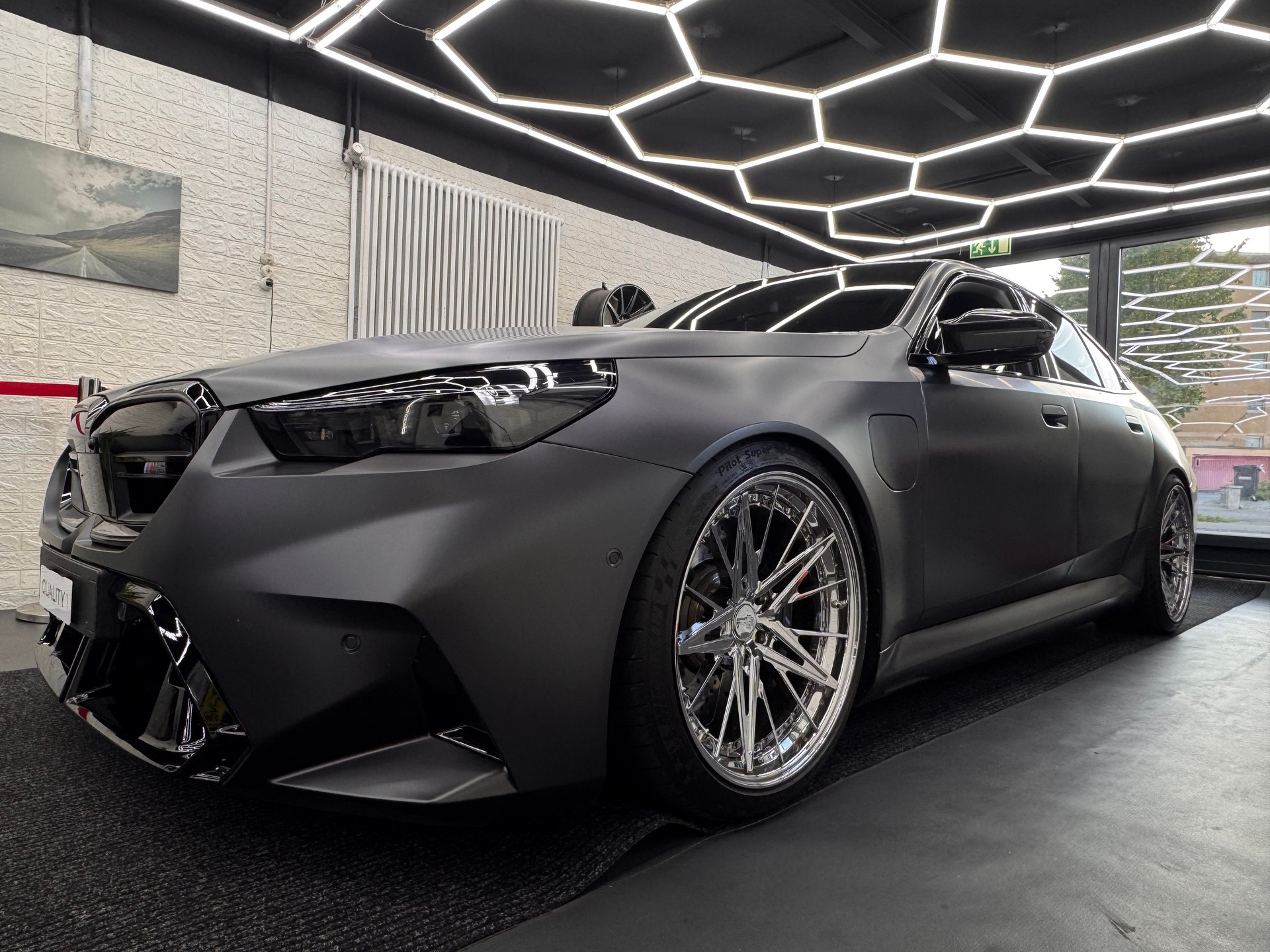 BMW M5 xDrive-image-5