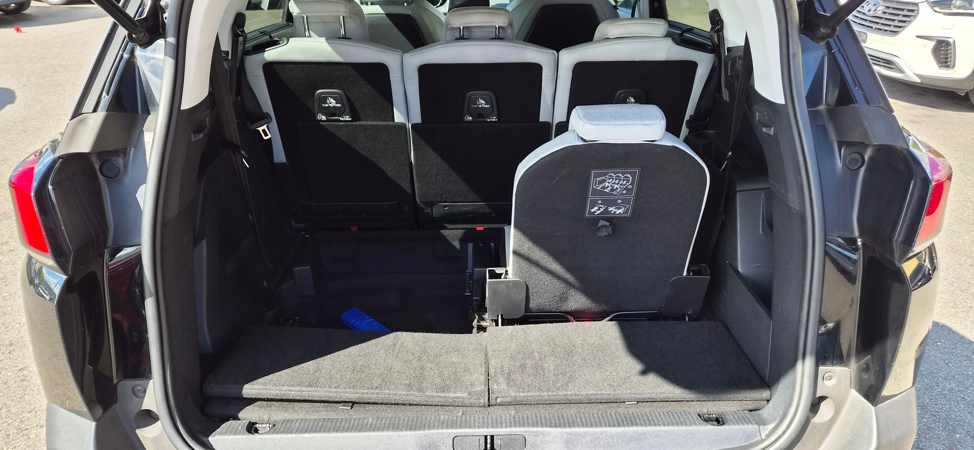 PEUGEOT 5008 1.6 THP Allure EAT-image-11