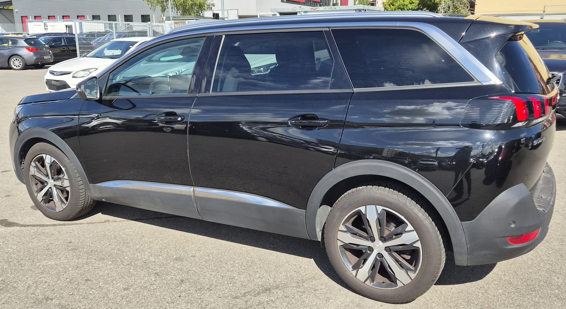 PEUGEOT 5008 1.6 THP Allure EAT-image-2