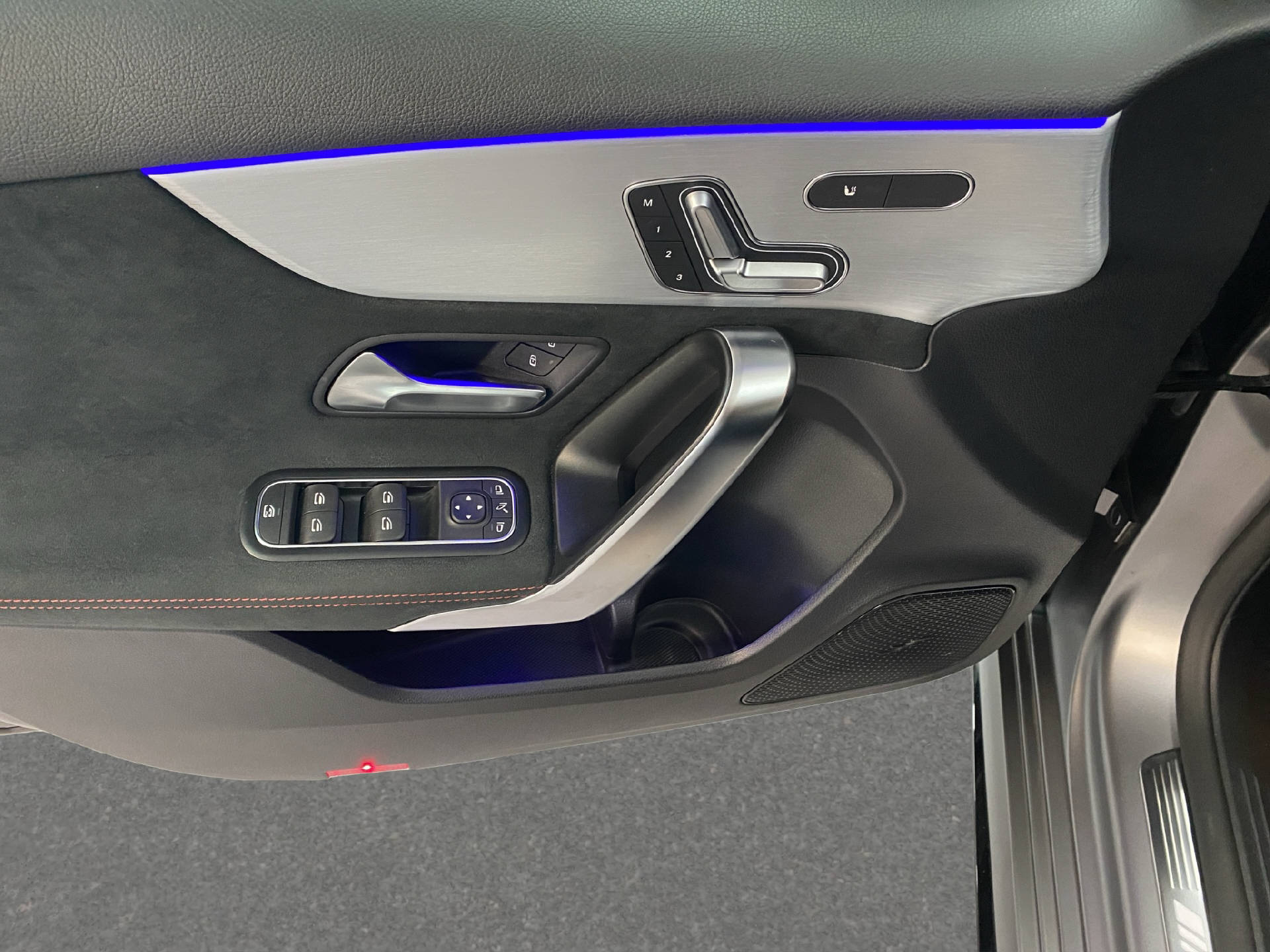 MERCEDES-BENZ A 35 AMG 4MATIC-image-11