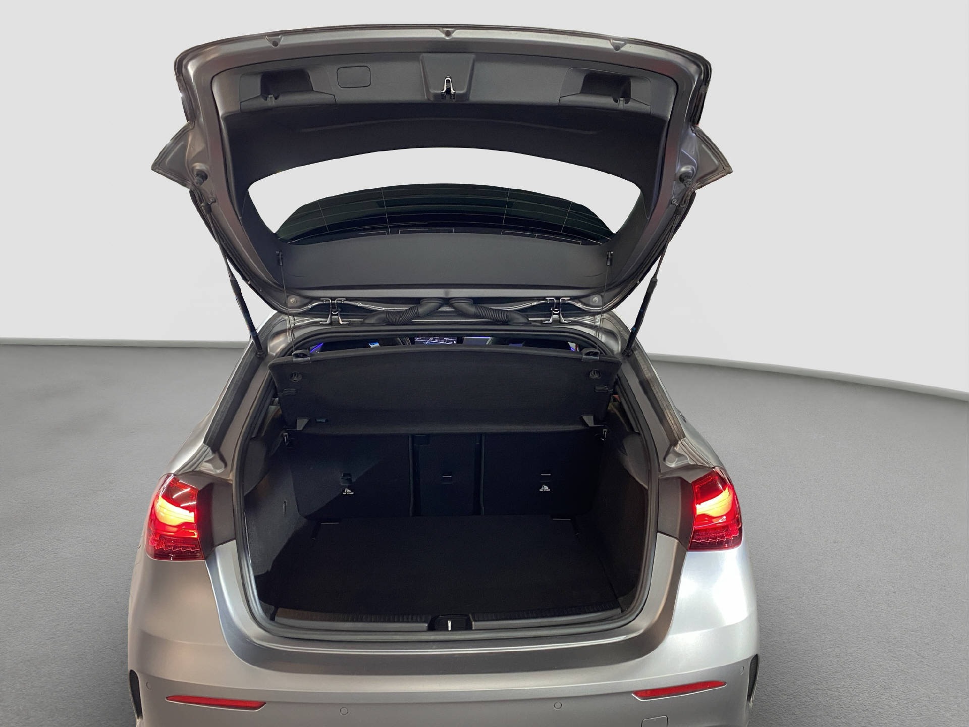 MERCEDES-BENZ A 35 AMG 4MATIC-image-13