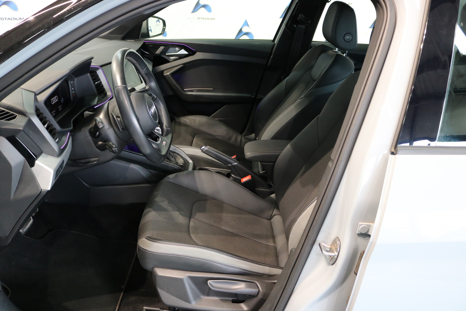 AUDI A1 Sportback 40 TFSI S Line S-tronic-image-4