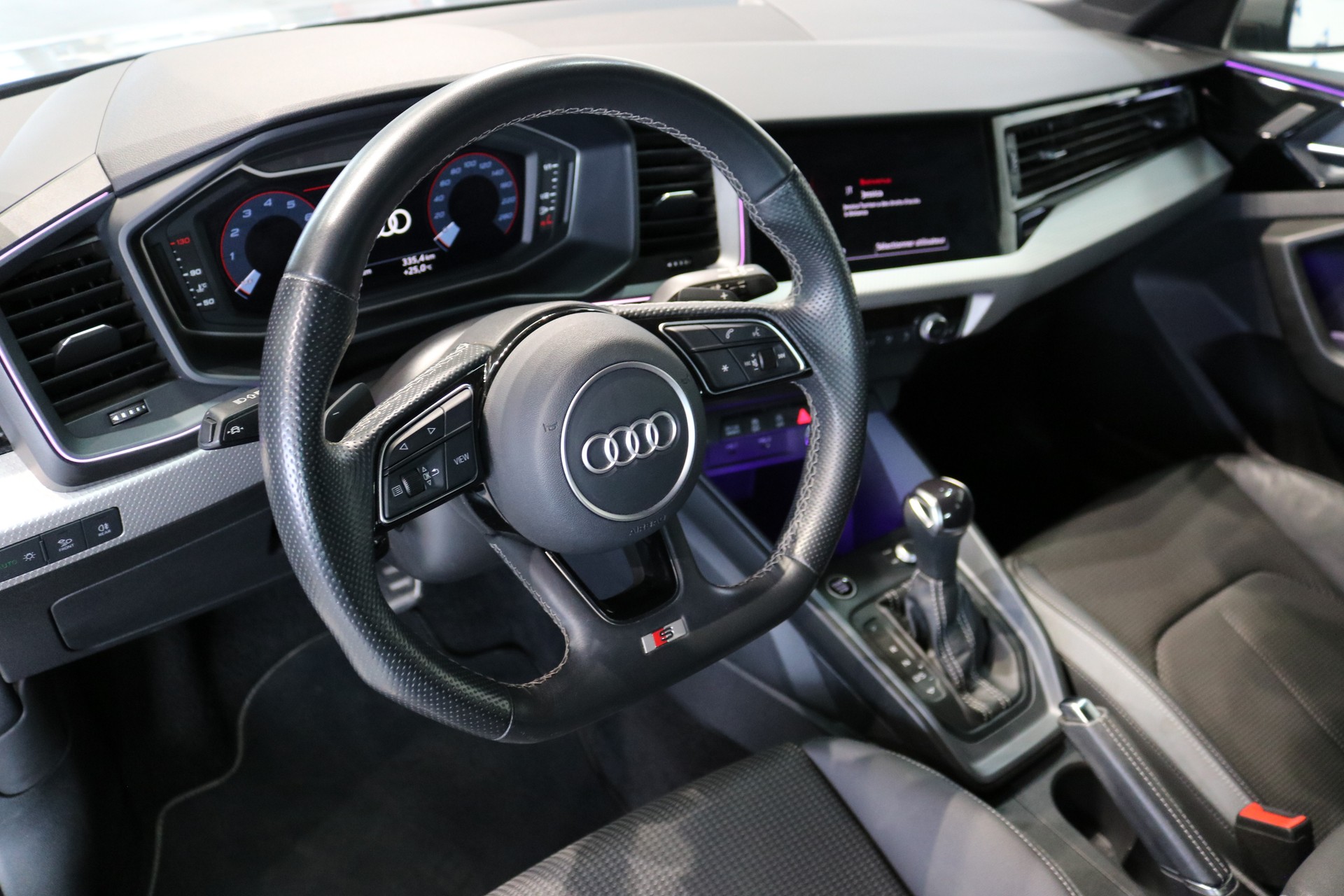 AUDI A1 Sportback 40 TFSI S Line S-tronic-image-40
