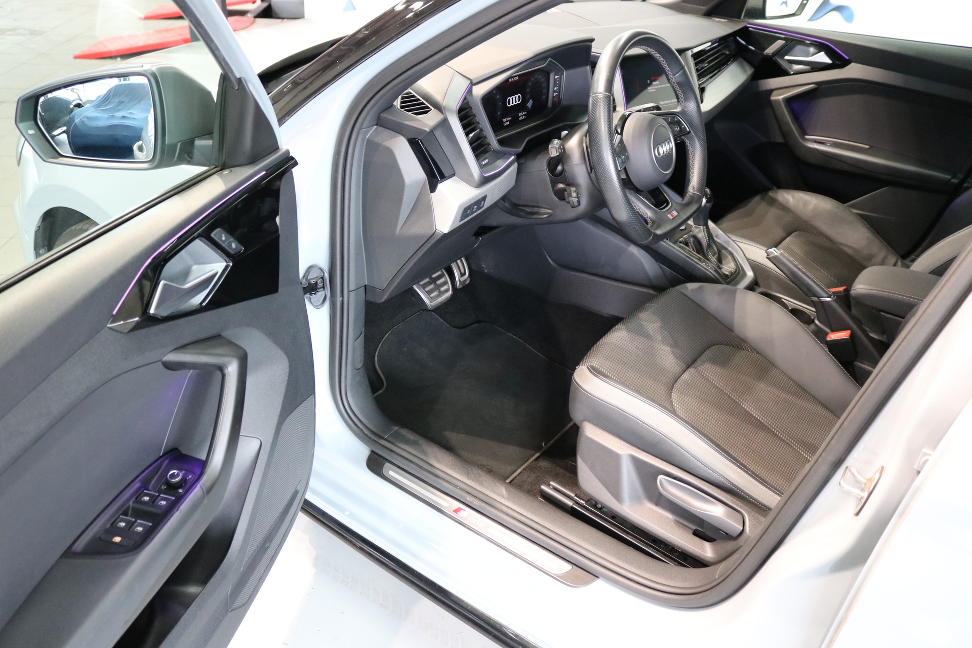 AUDI A1 Sportback 40 TFSI S Line S-tronic-image-36
