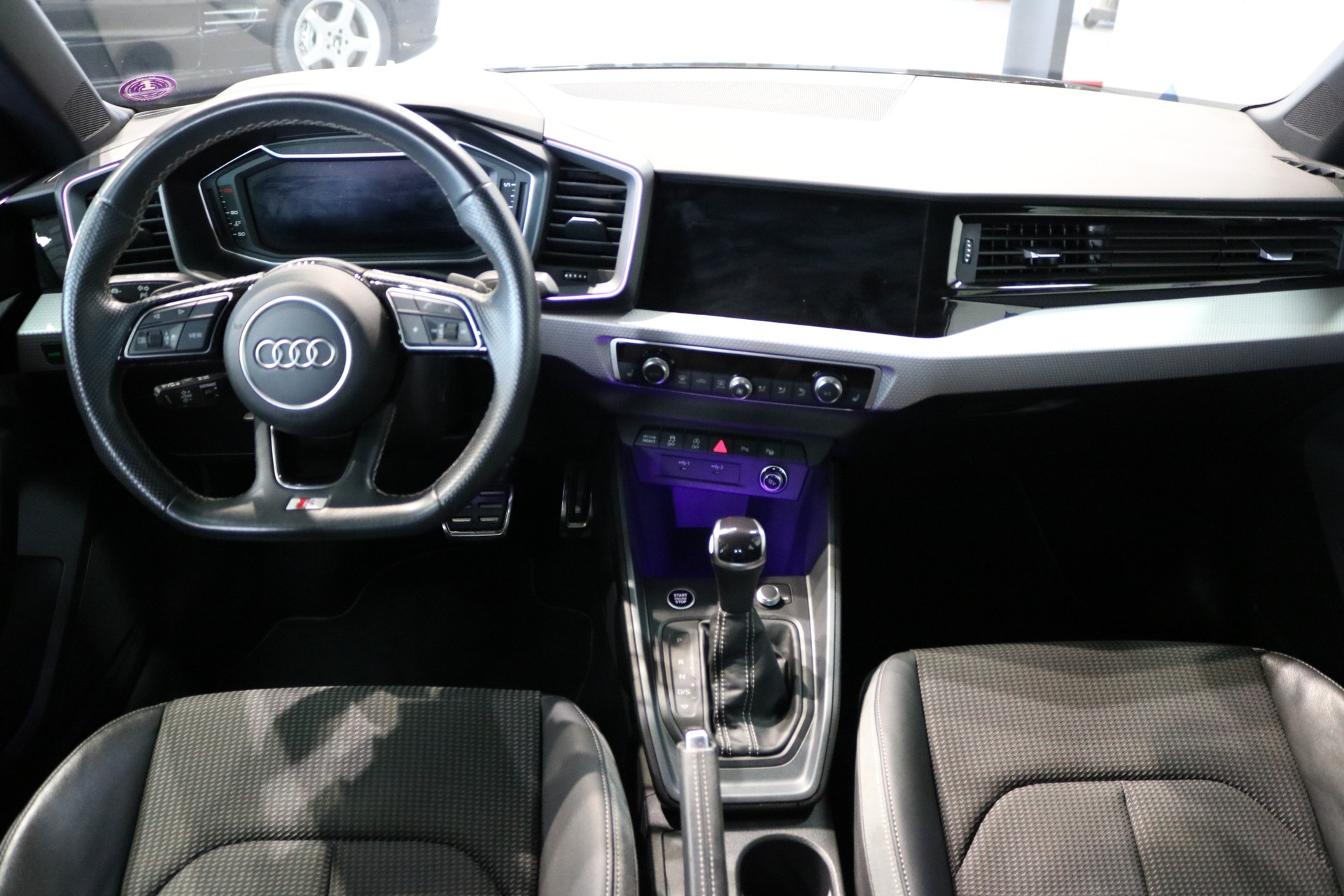 AUDI A1 Sportback 40 TFSI S Line S-tronic-image-1