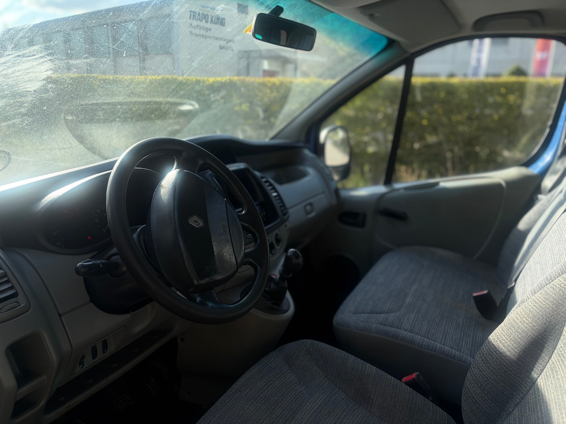 RENAULT Trafic 2.0 dCi 90 2.7t L1H1-image-2