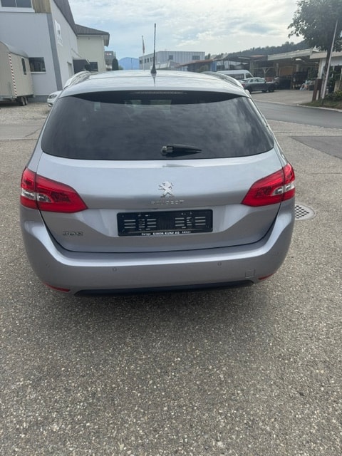 PEUGEOT 308 SW 1.2 Pure Tech Style EAT8-image-4