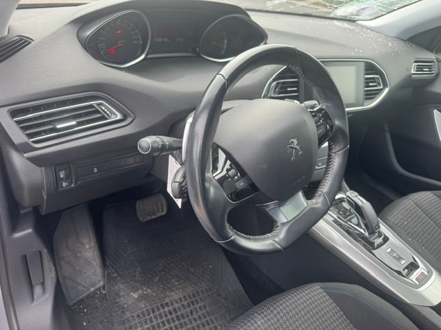 PEUGEOT 308 SW 1.2 Pure Tech Style EAT8-image-5