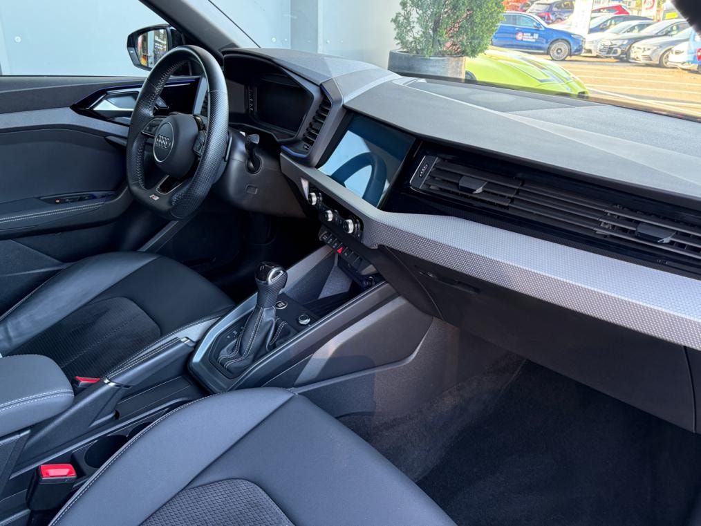 AUDI A1 City Carver 35 TFSI S line-image-8