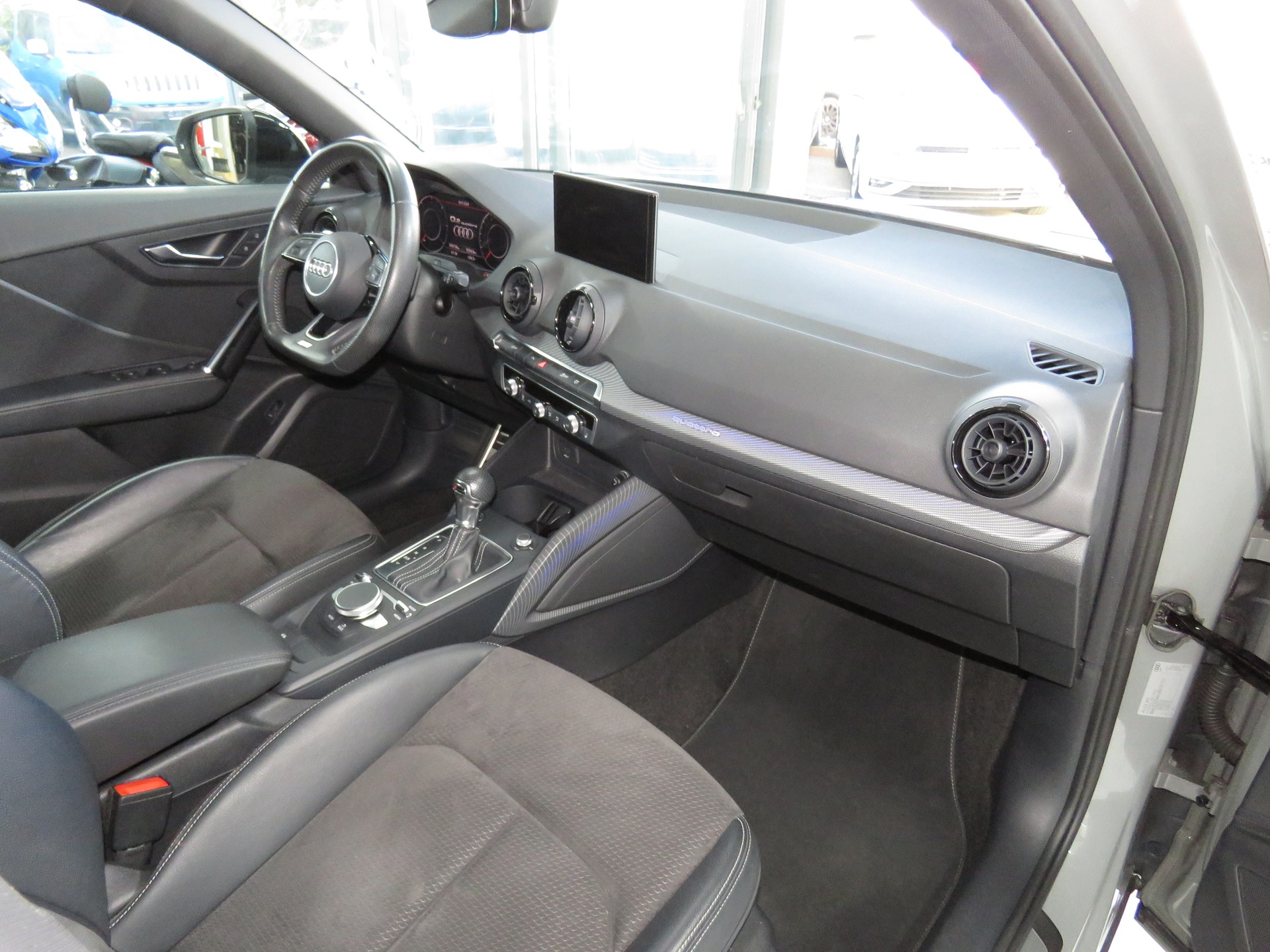 AUDI Q2 2.0 TDI Edition # 1 Quattro S-tronic (Automat)-image-10
