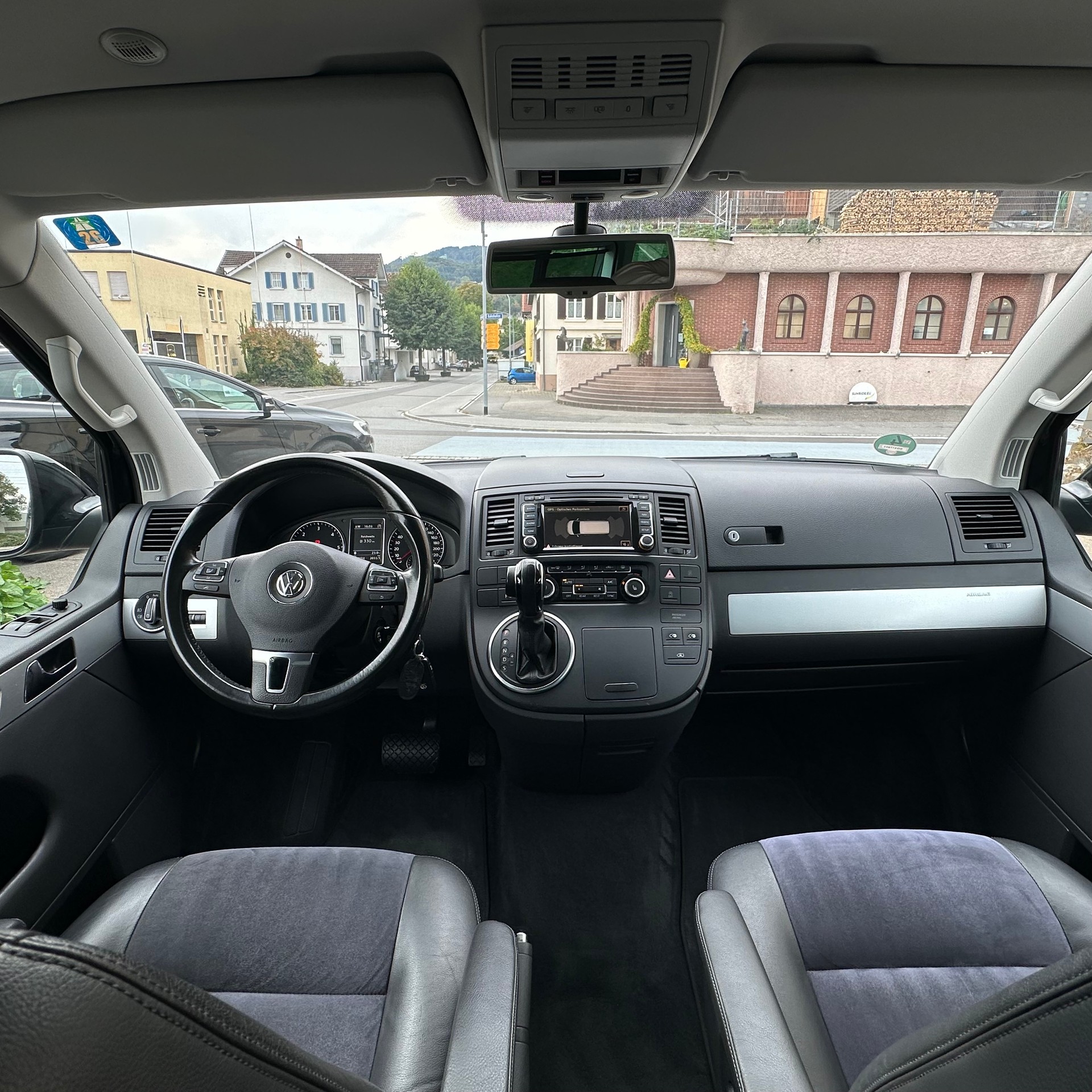 VW Highline Premium-image-9