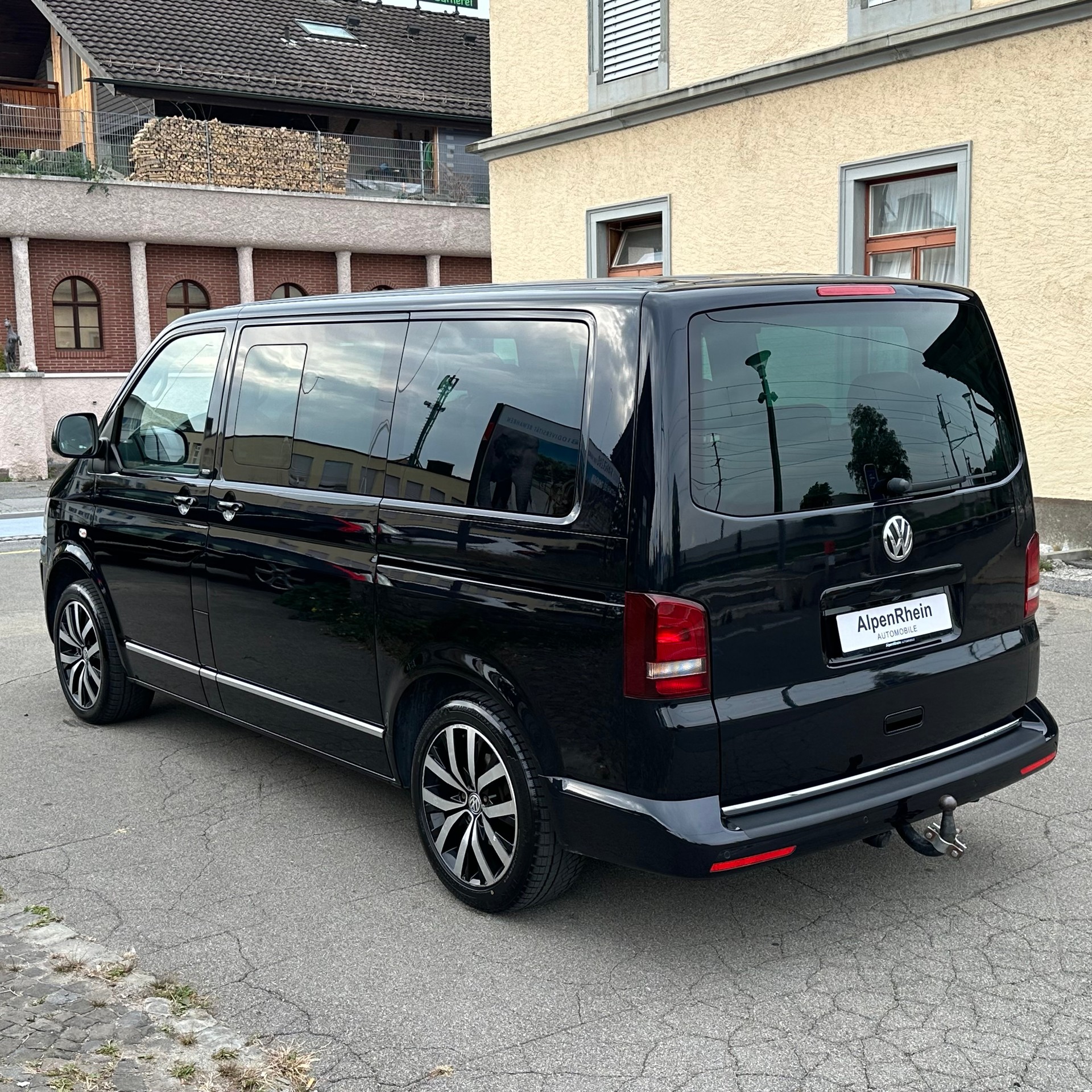 VW Highline Premium-image-4