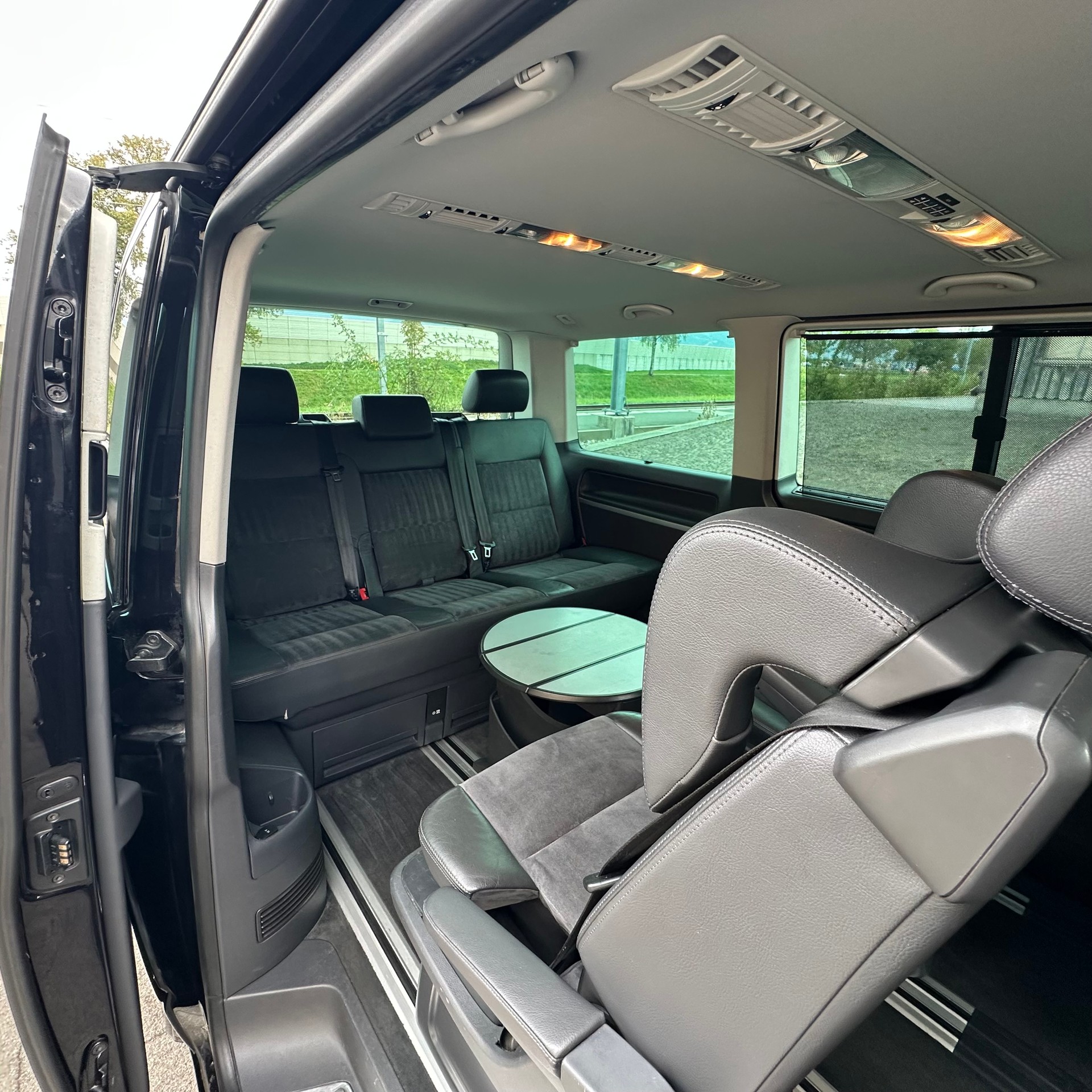 VW Highline Premium-image-13