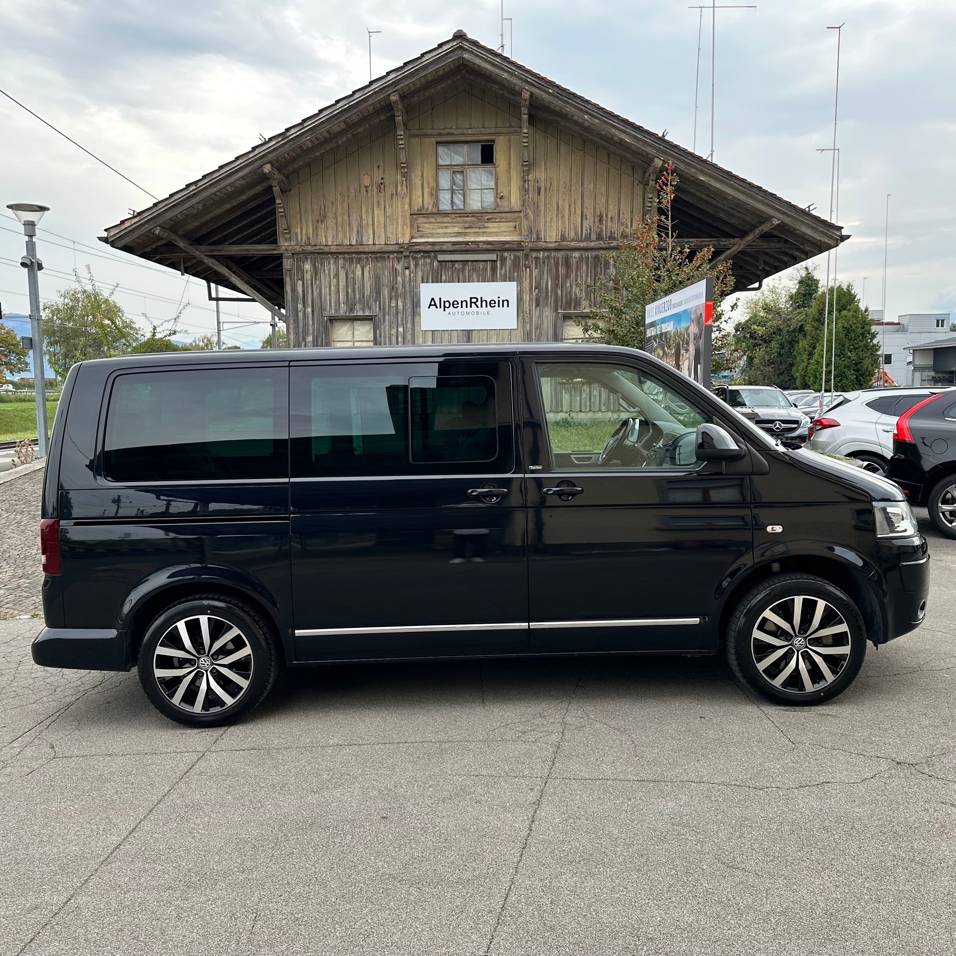 VW Highline Premium-image-1