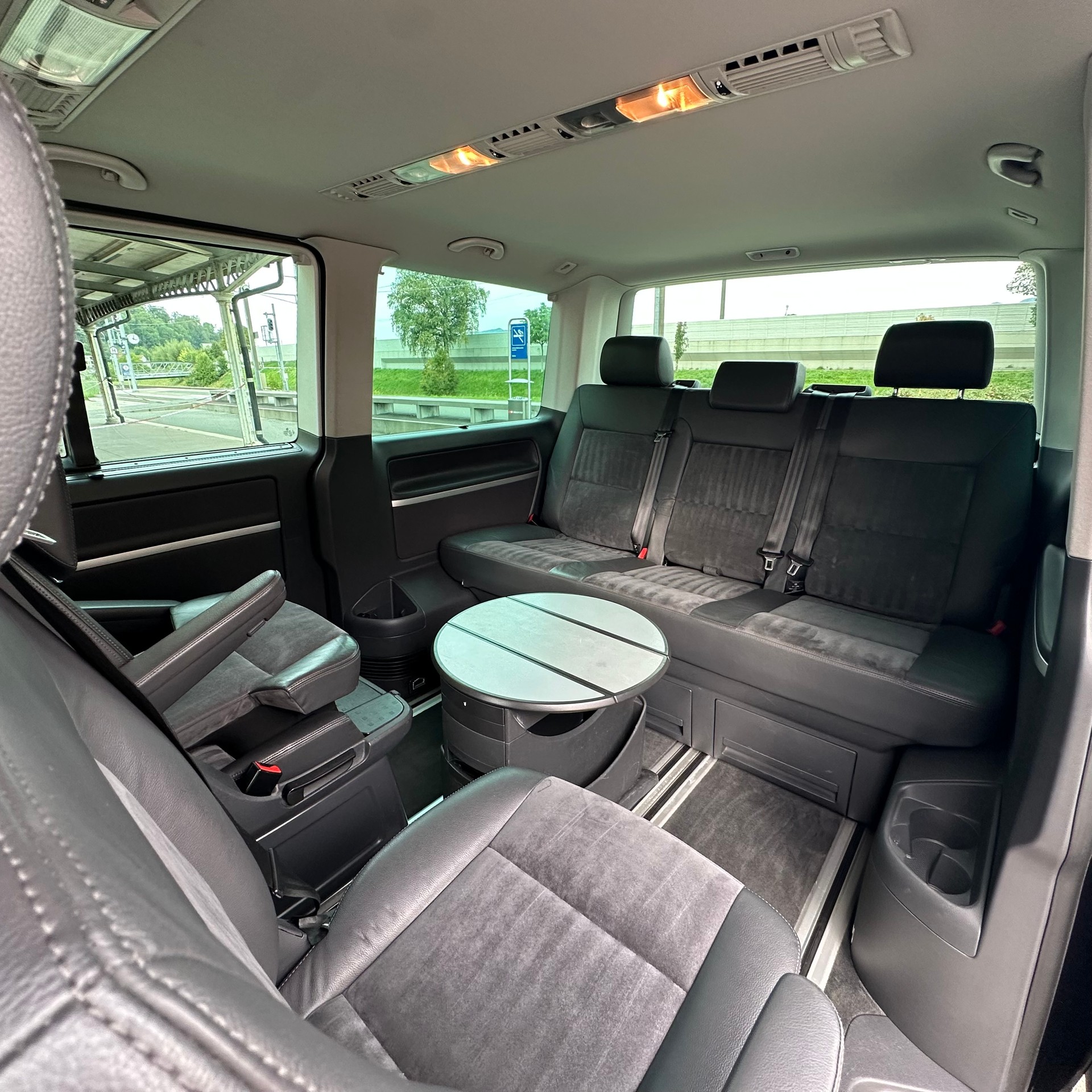 VW Highline Premium-image-15