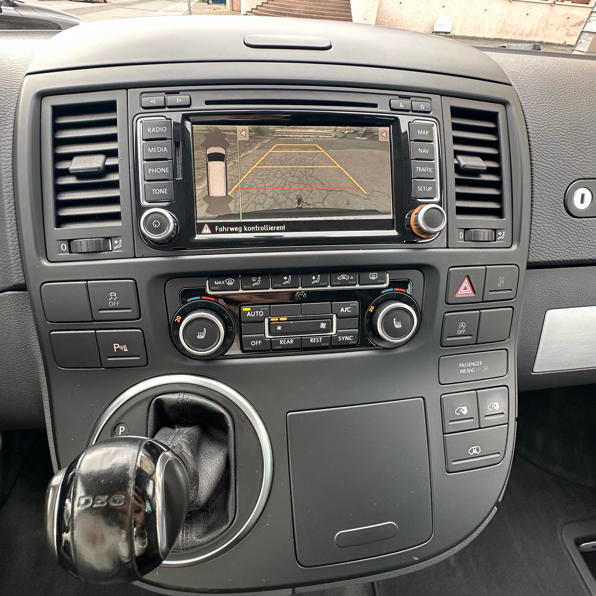 VW Highline Premium-image-10