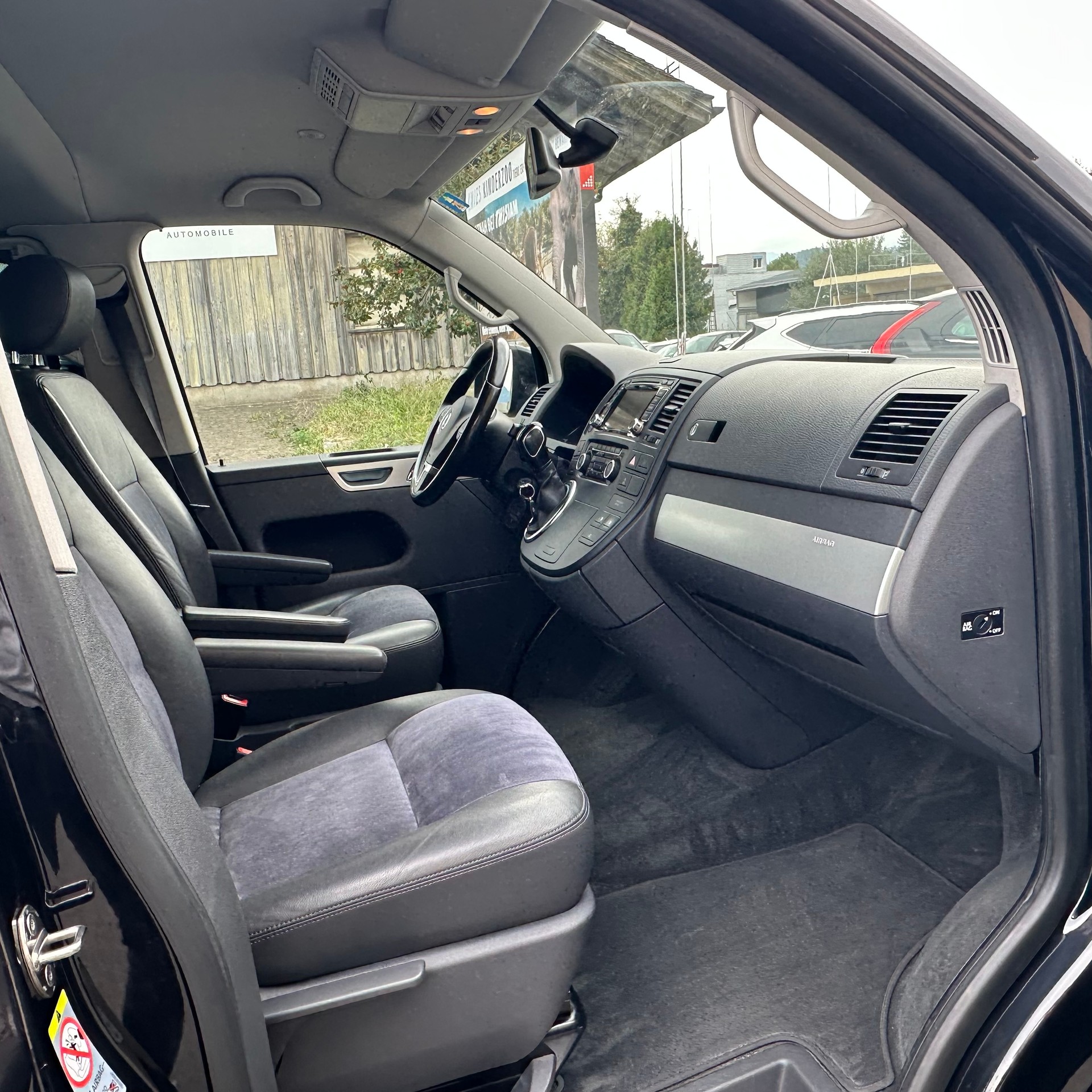 VW Highline Premium-image-12