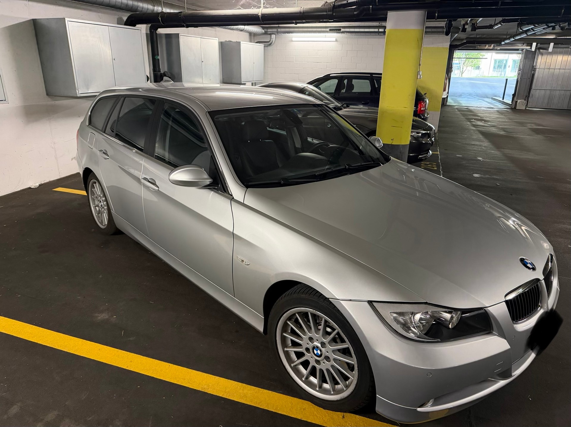 BMW 325xi-image-4