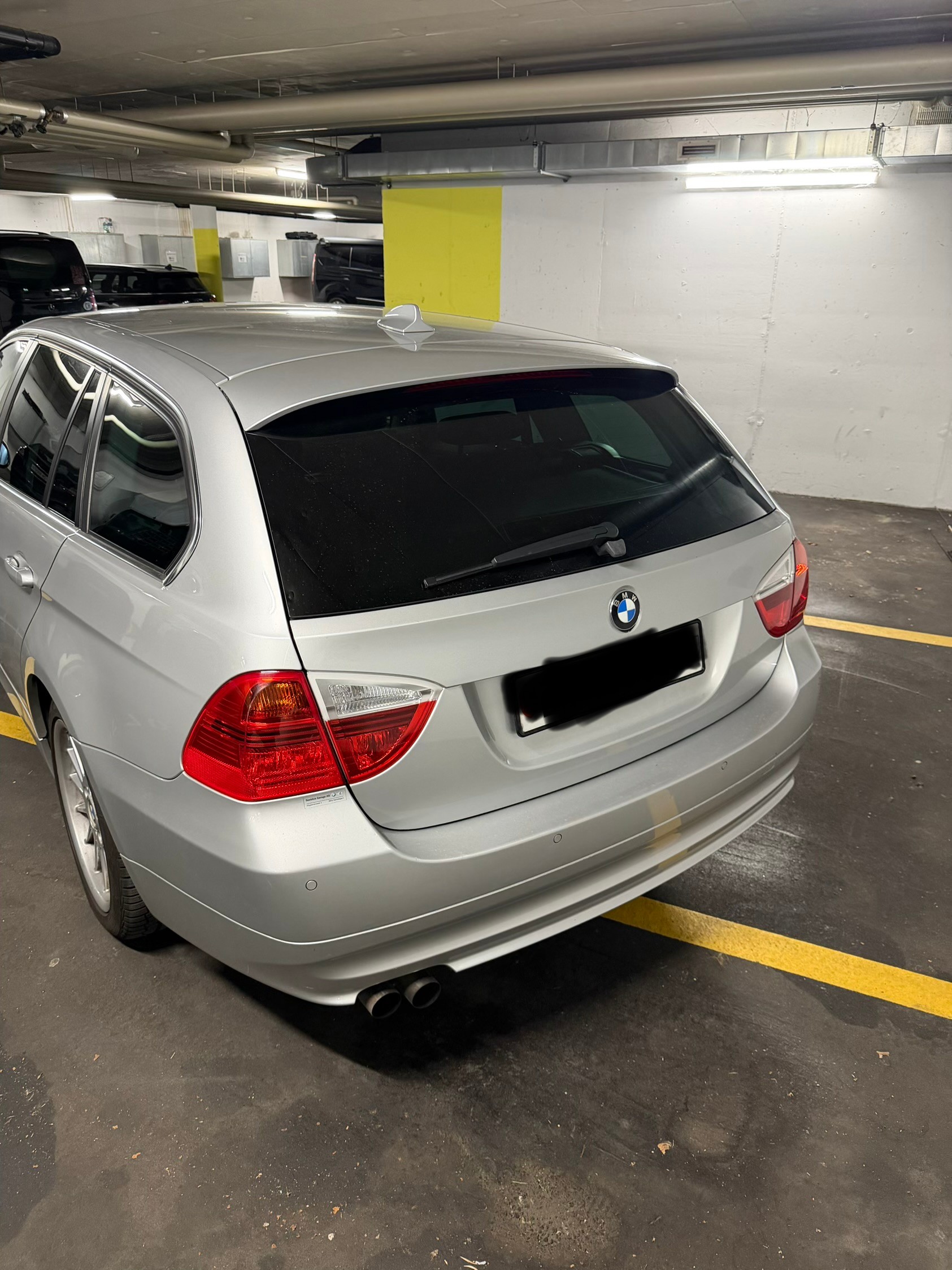 BMW 325xi-image-3