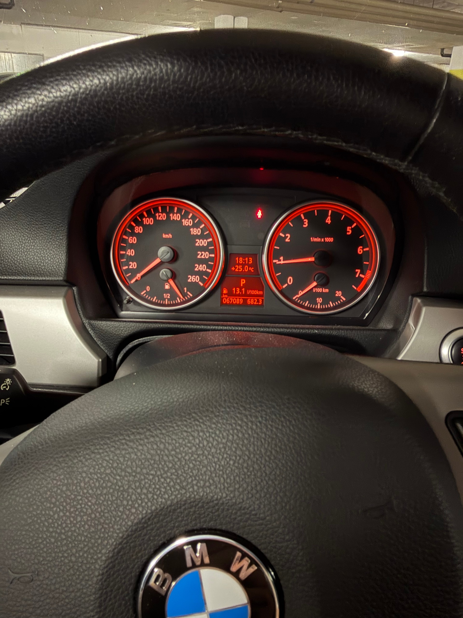 BMW 325xi-image-5