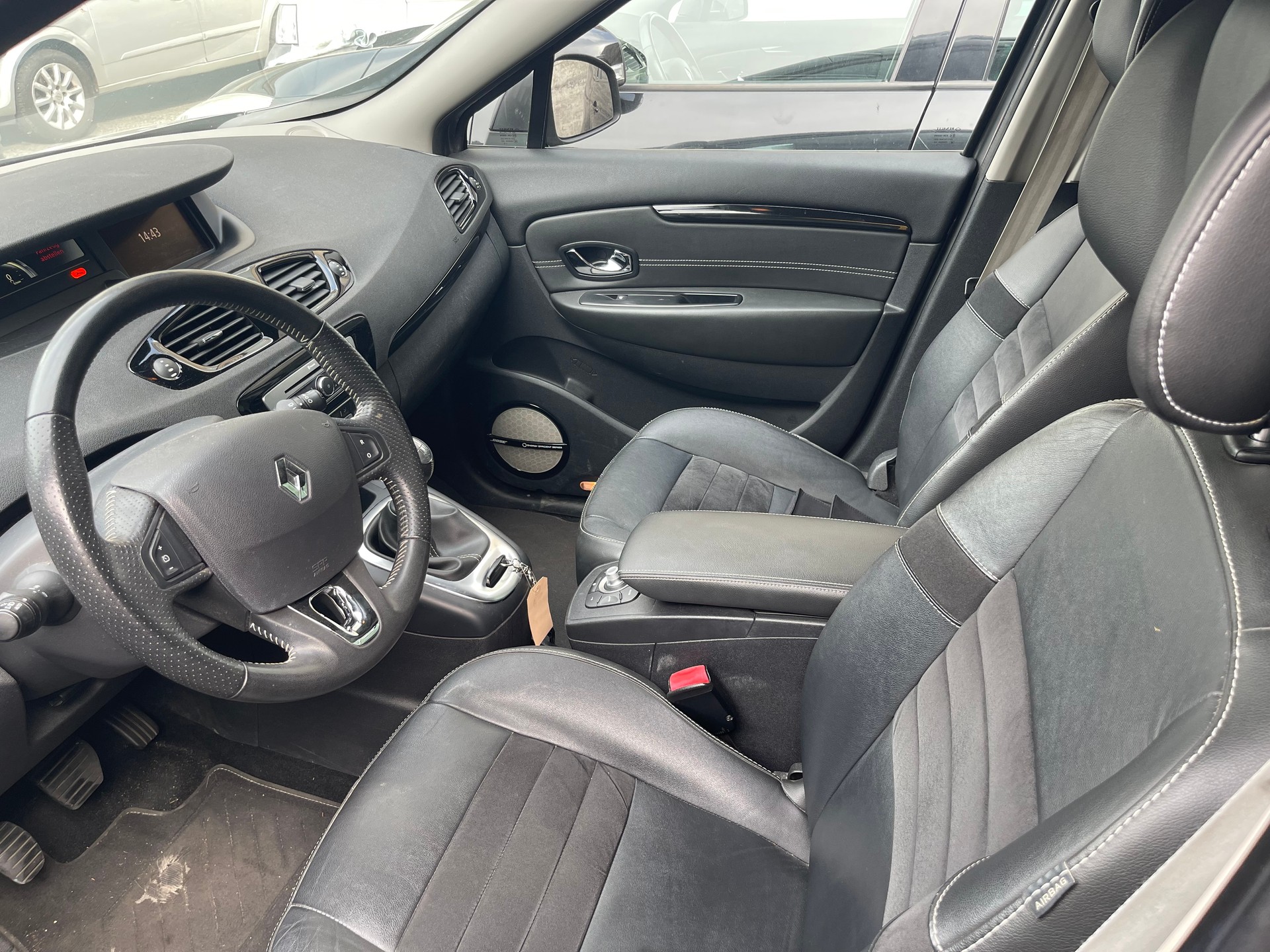 RENAULT Grand Scénic 1.2 16V Turbo Swiss Edition-image-8