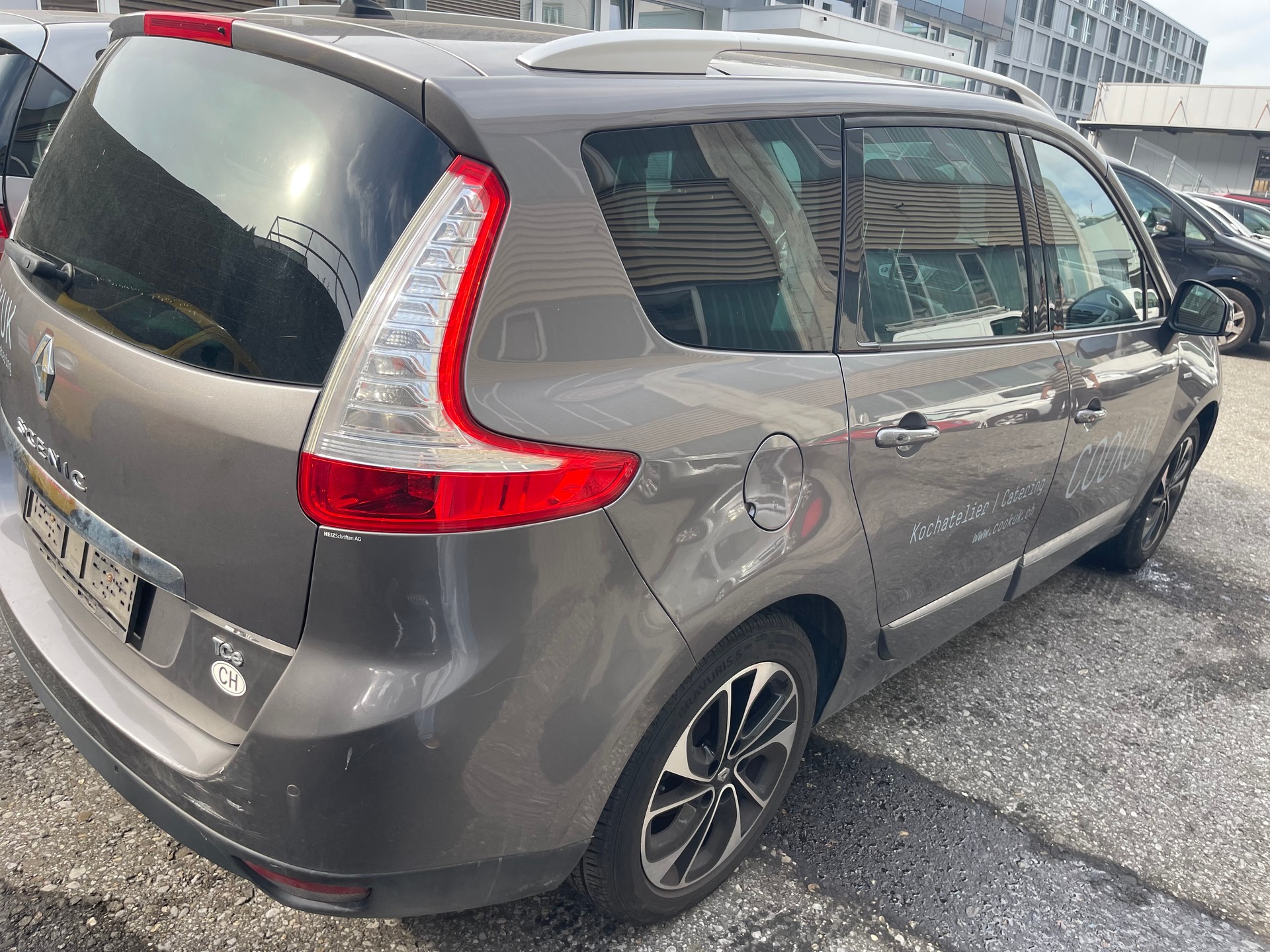 RENAULT Grand Scénic 1.2 16V Turbo Swiss Edition-image-1