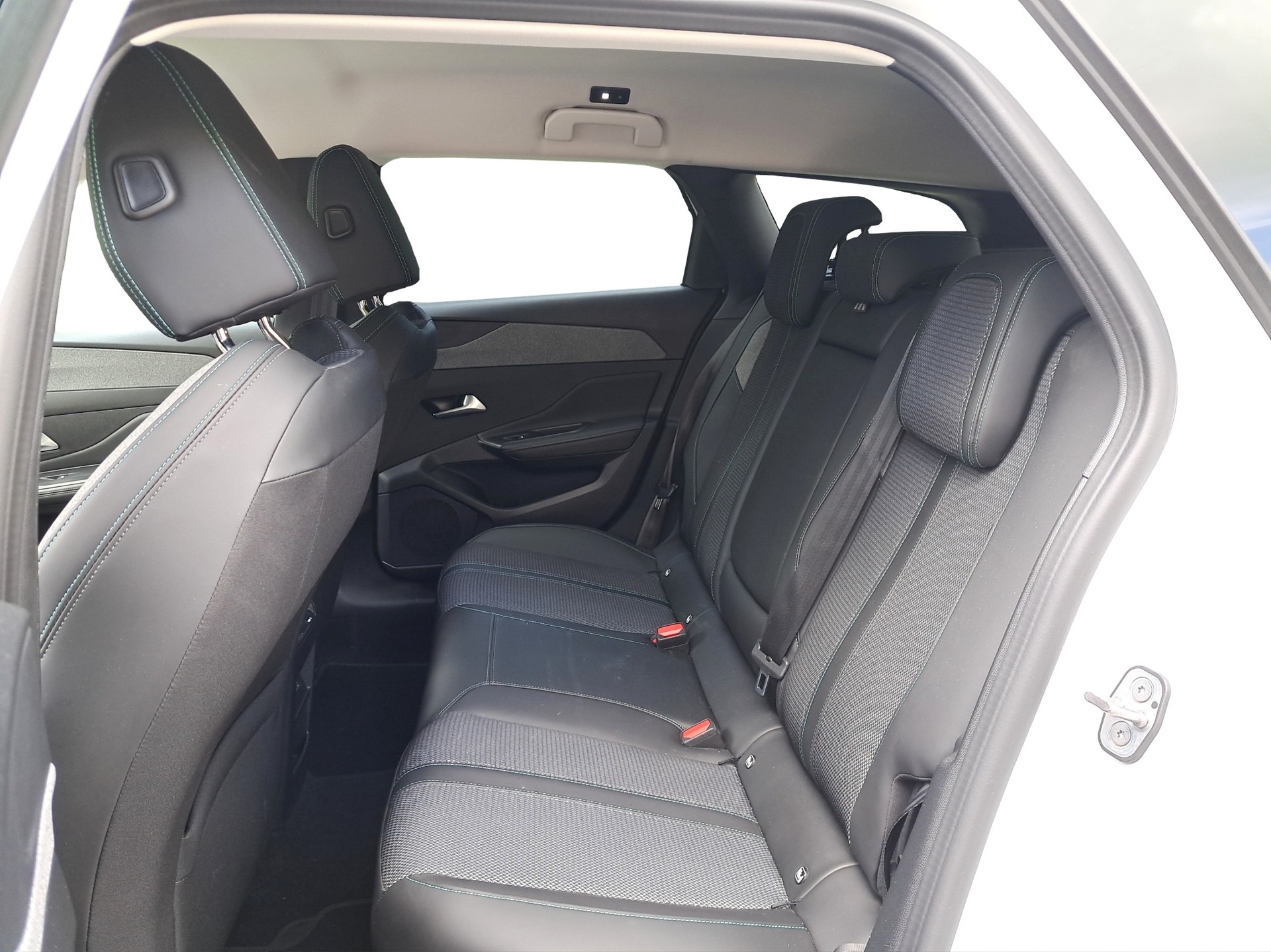 PEUGEOT 308 SW 1.5 BlueHDI Allure Pack EAT8-image-10