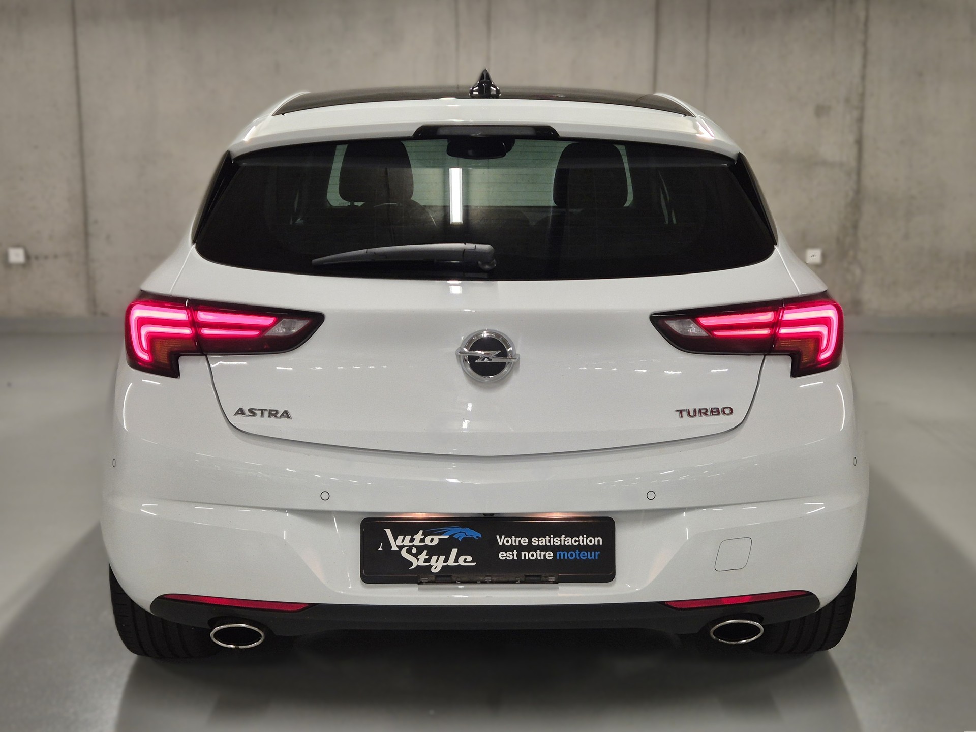 OPEL Astra 1.6i Turbo Black Roof Automatic-image-8