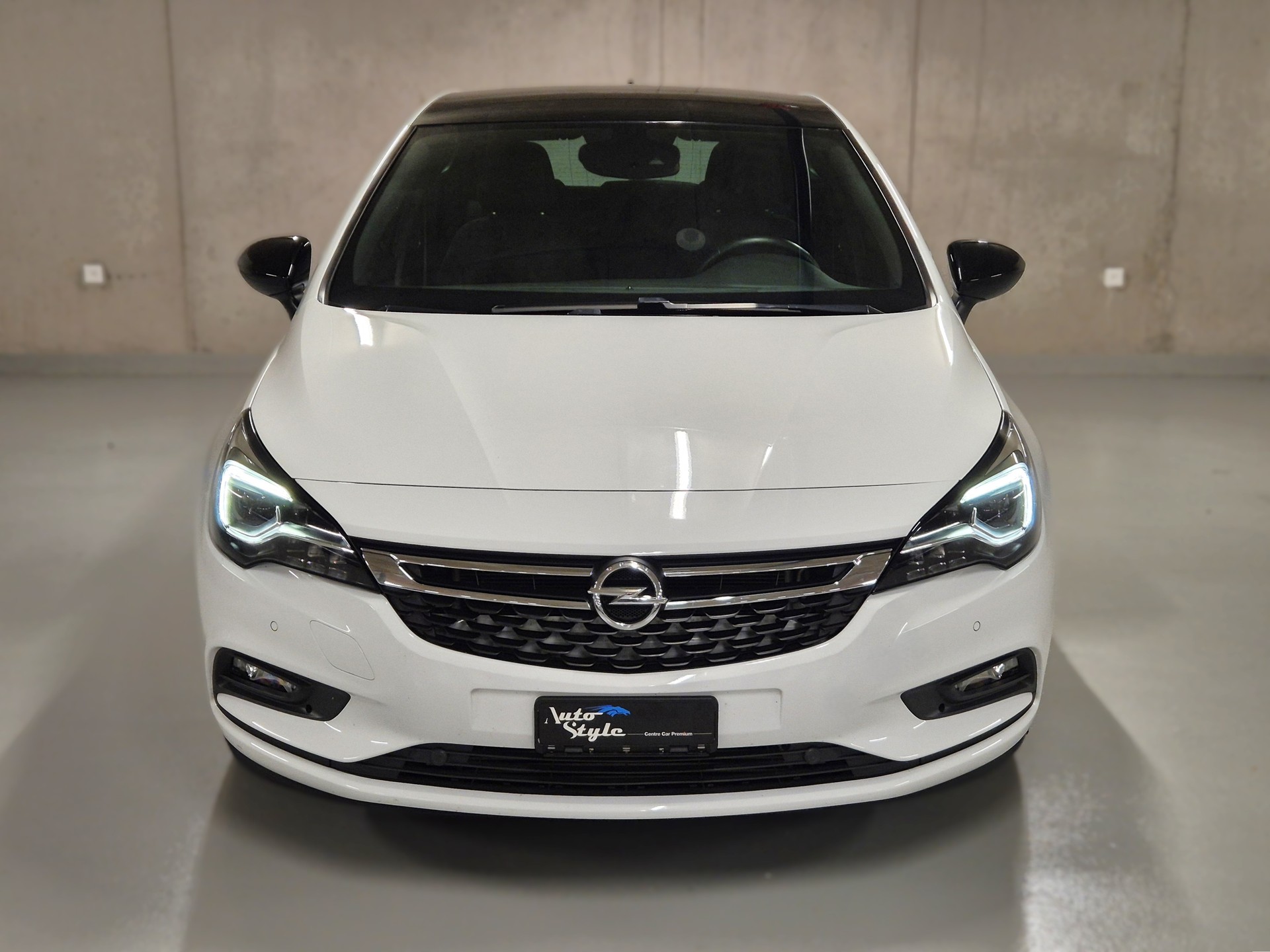 OPEL Astra 1.6i Turbo Black Roof Automatic-image-1