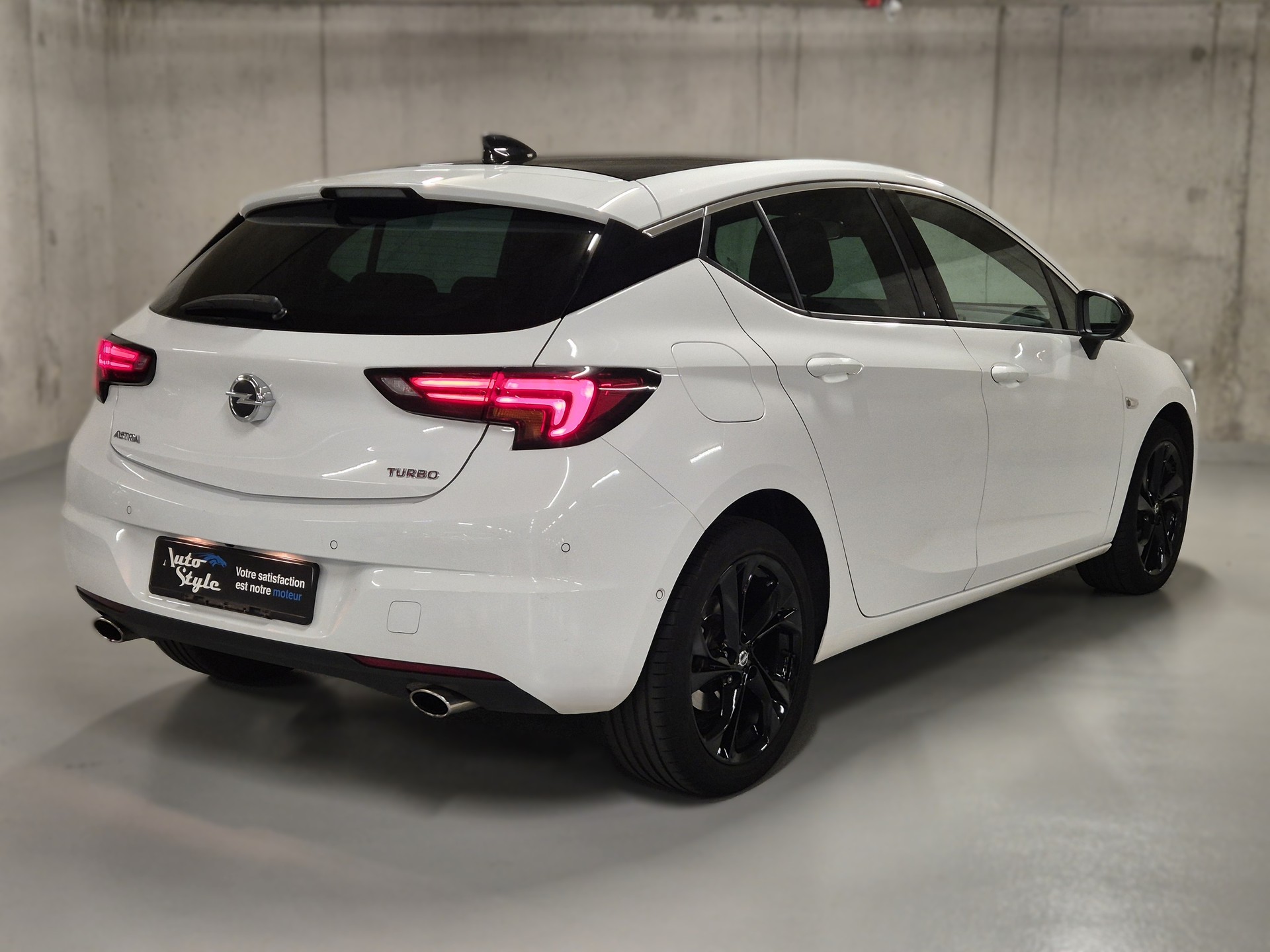 OPEL Astra 1.6i Turbo Black Roof Automatic-image-7