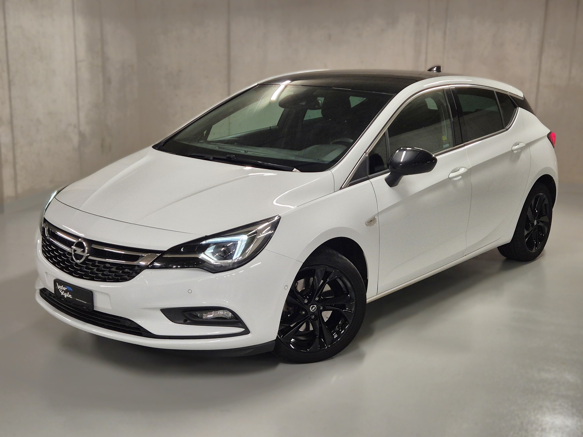 OPEL Astra 1.6i Turbo Black Roof Automatic-image-2