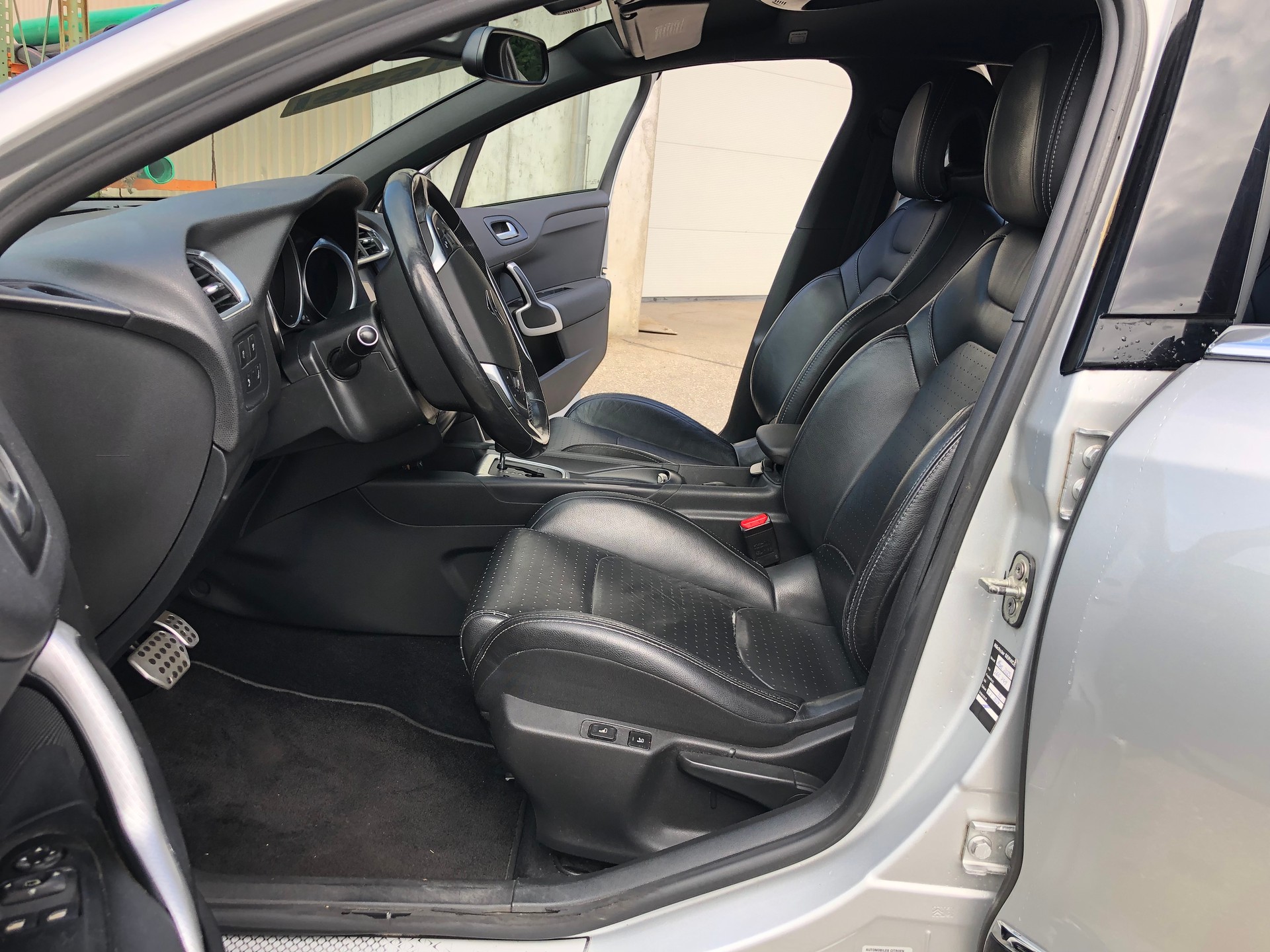 DS AUTOMOBILES DS4 2.0 HDi Sport Chic Automatic-image-9